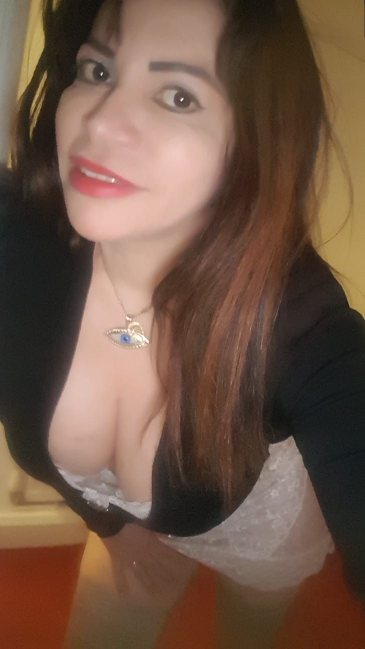 https://cdn.adultwork.com/gallery/G12/8811008.jpg