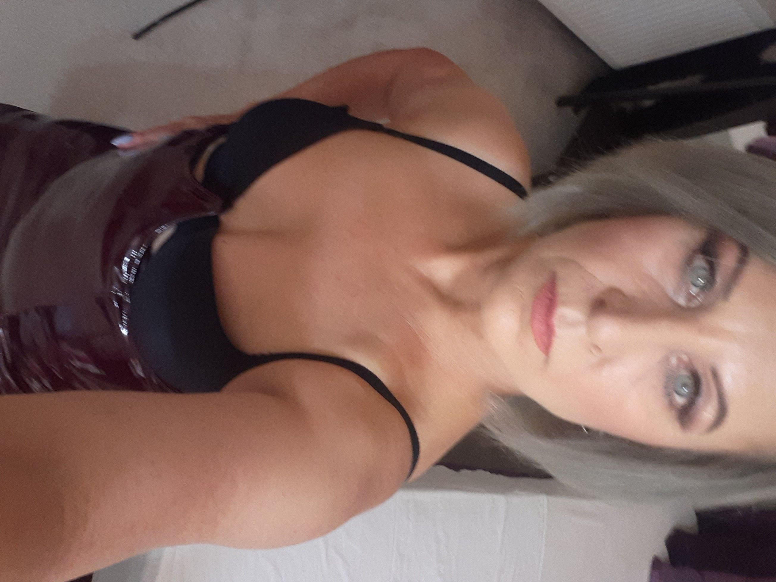 https://cdn.adultwork.com/gallery/G12/8811460.jpg