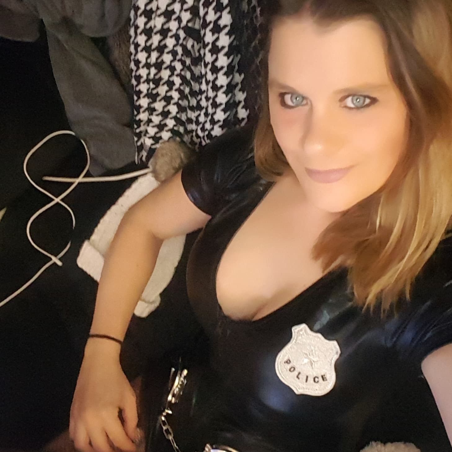 https://cdn.adultwork.com/gallery/G12/8812298.jpg