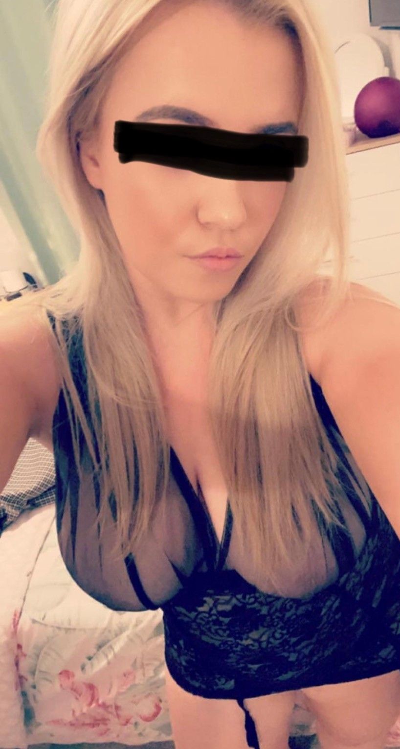 https://cdn.adultwork.com/gallery/G12/8812898.jpg