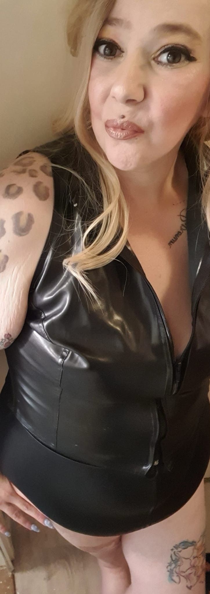 https://cdn.adultwork.com/gallery/G12/8814398.jpg