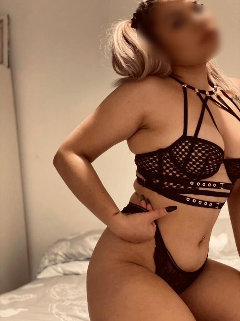 https://cdn.adultwork.com/gallery/G12/8815350.jpg