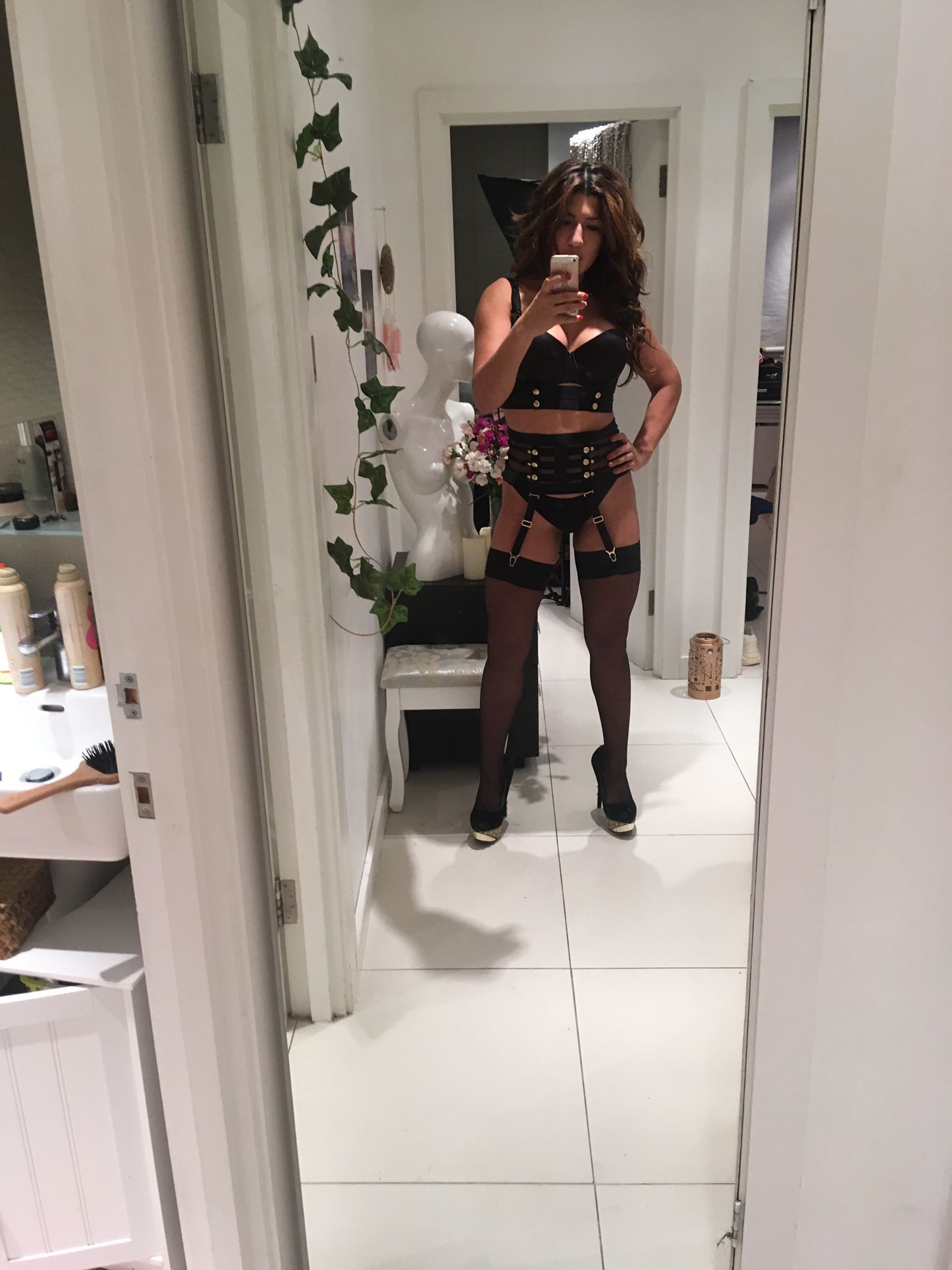 https://cdn.adultwork.com/gallery/G12/8816356.jpg