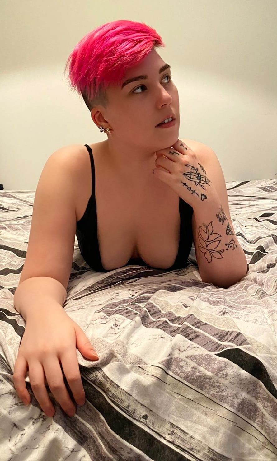 https://cdn.adultwork.com/gallery/G12/8817059.jpg