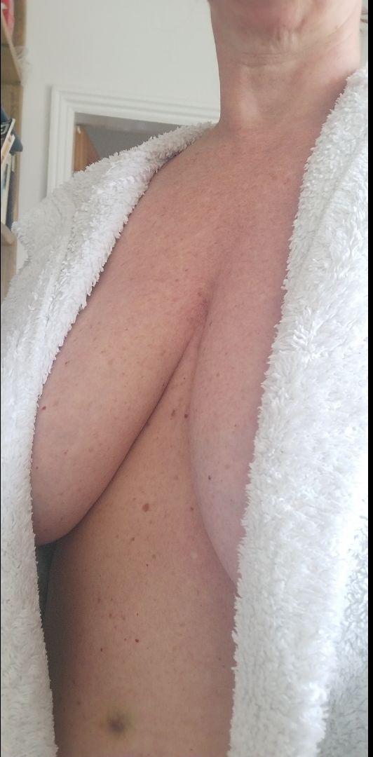 https://cdn.adultwork.com/gallery/G12/8817240.jpg