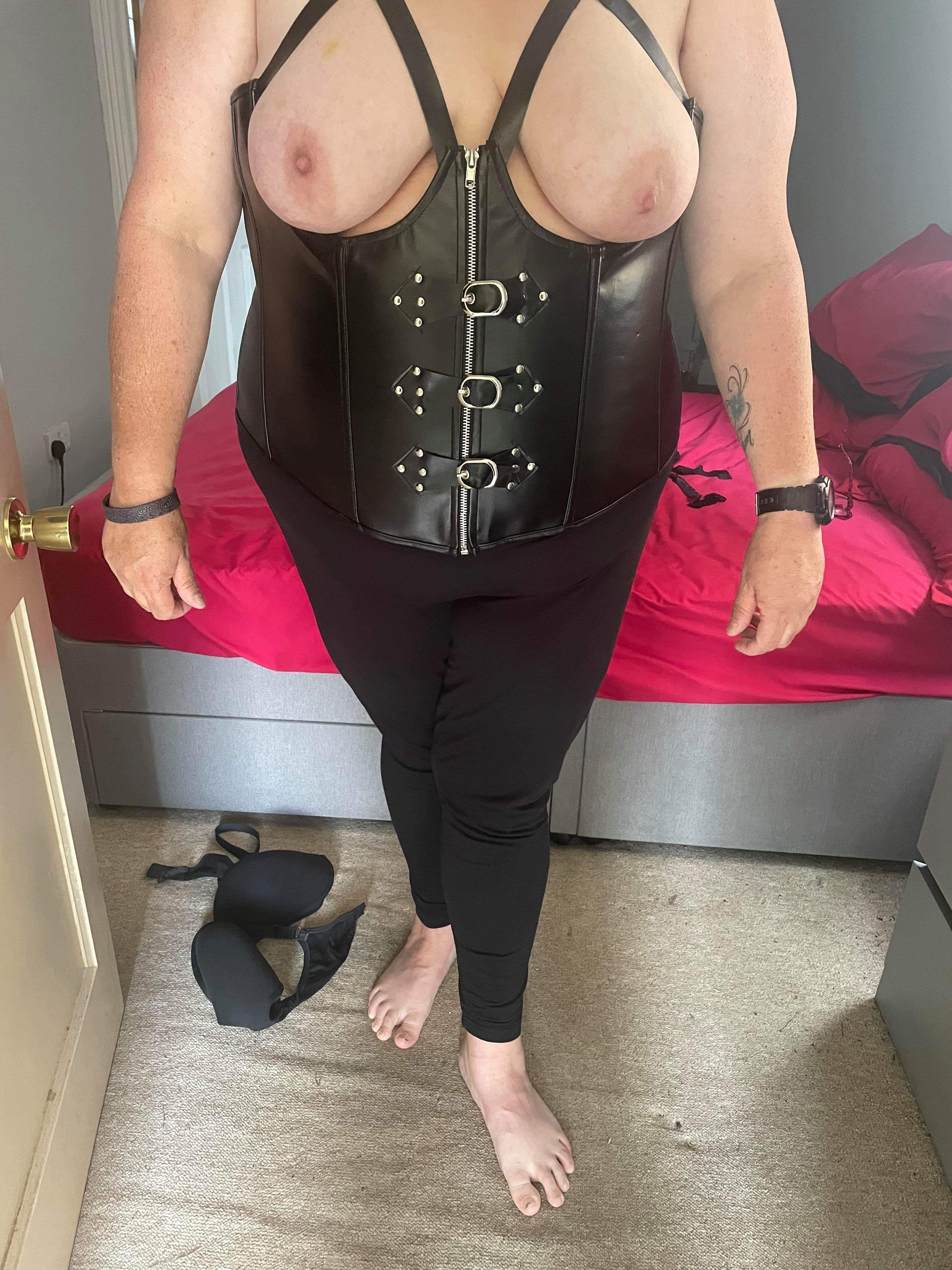 https://cdn.adultwork.com/gallery/G12/8817949.jpg