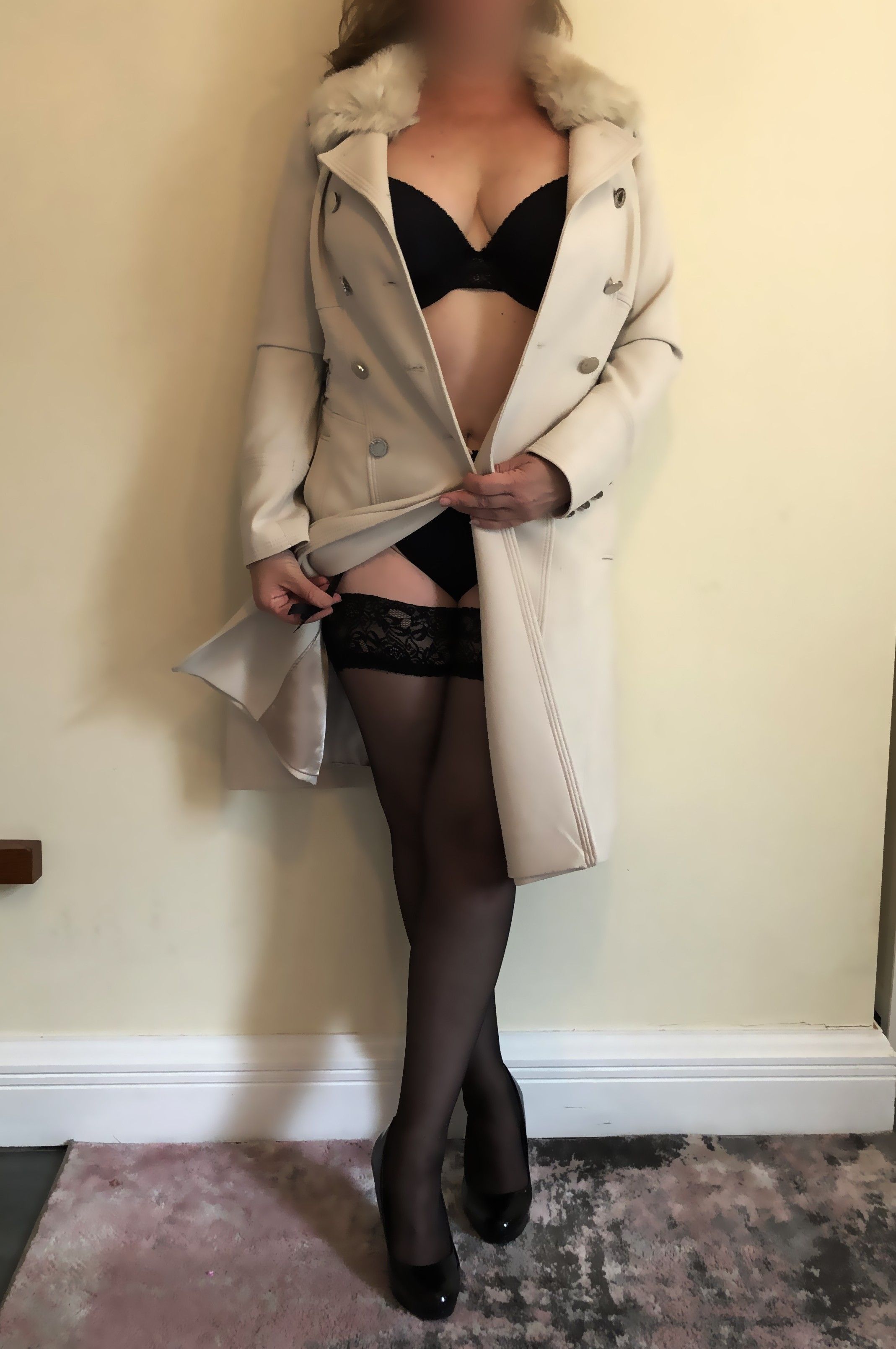 https://cdn.adultwork.com/gallery/G12/8817966.jpg