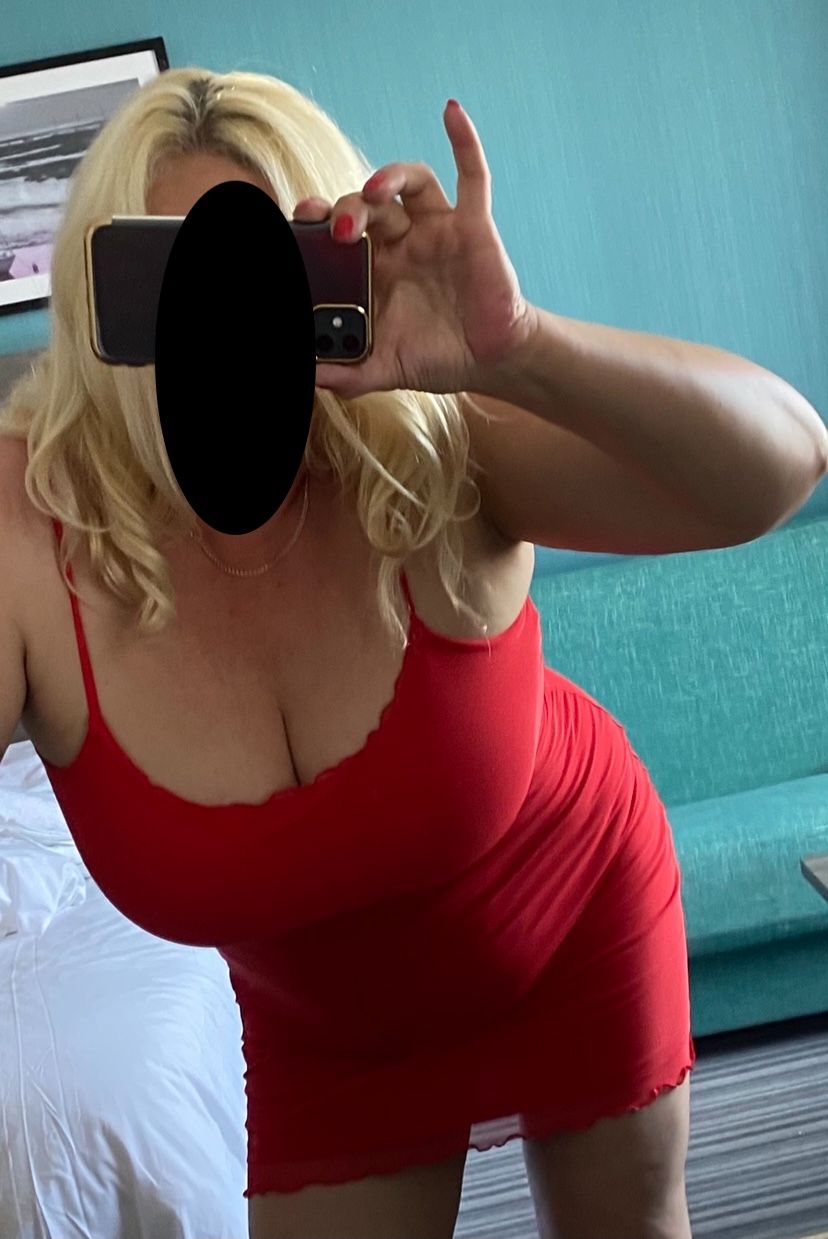 https://cdn.adultwork.com/gallery/G12/8822479.jpg