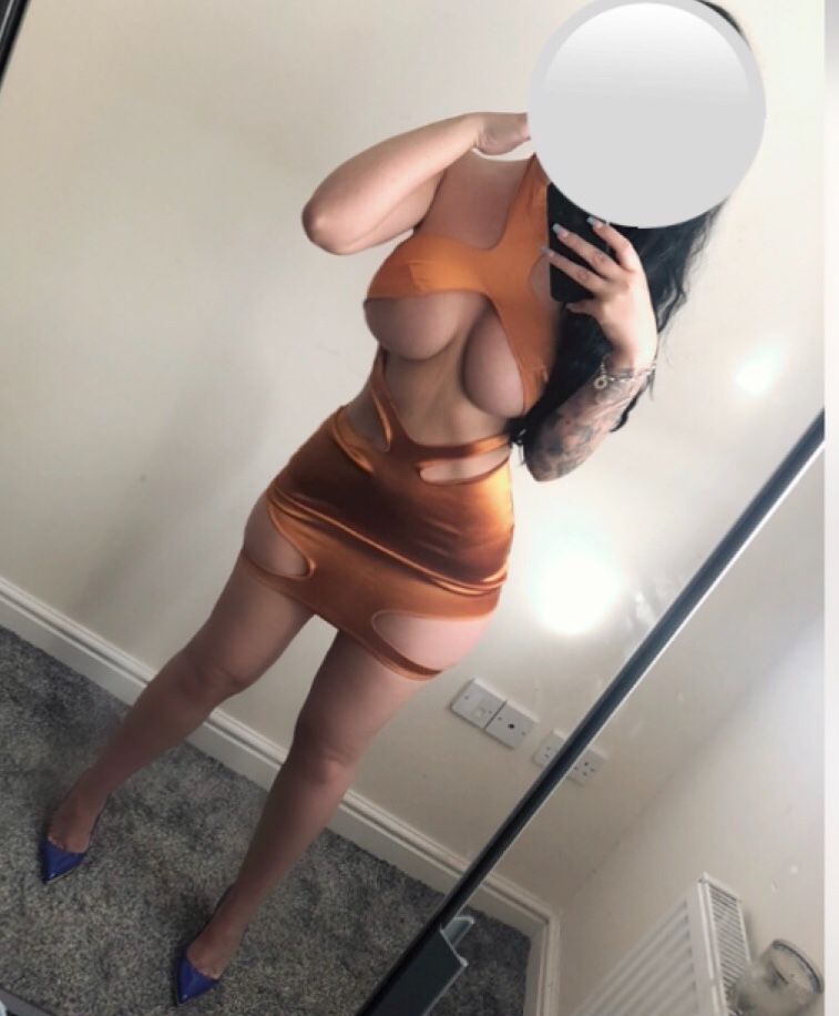 https://cdn.adultwork.com/gallery/G12/8822888.jpg