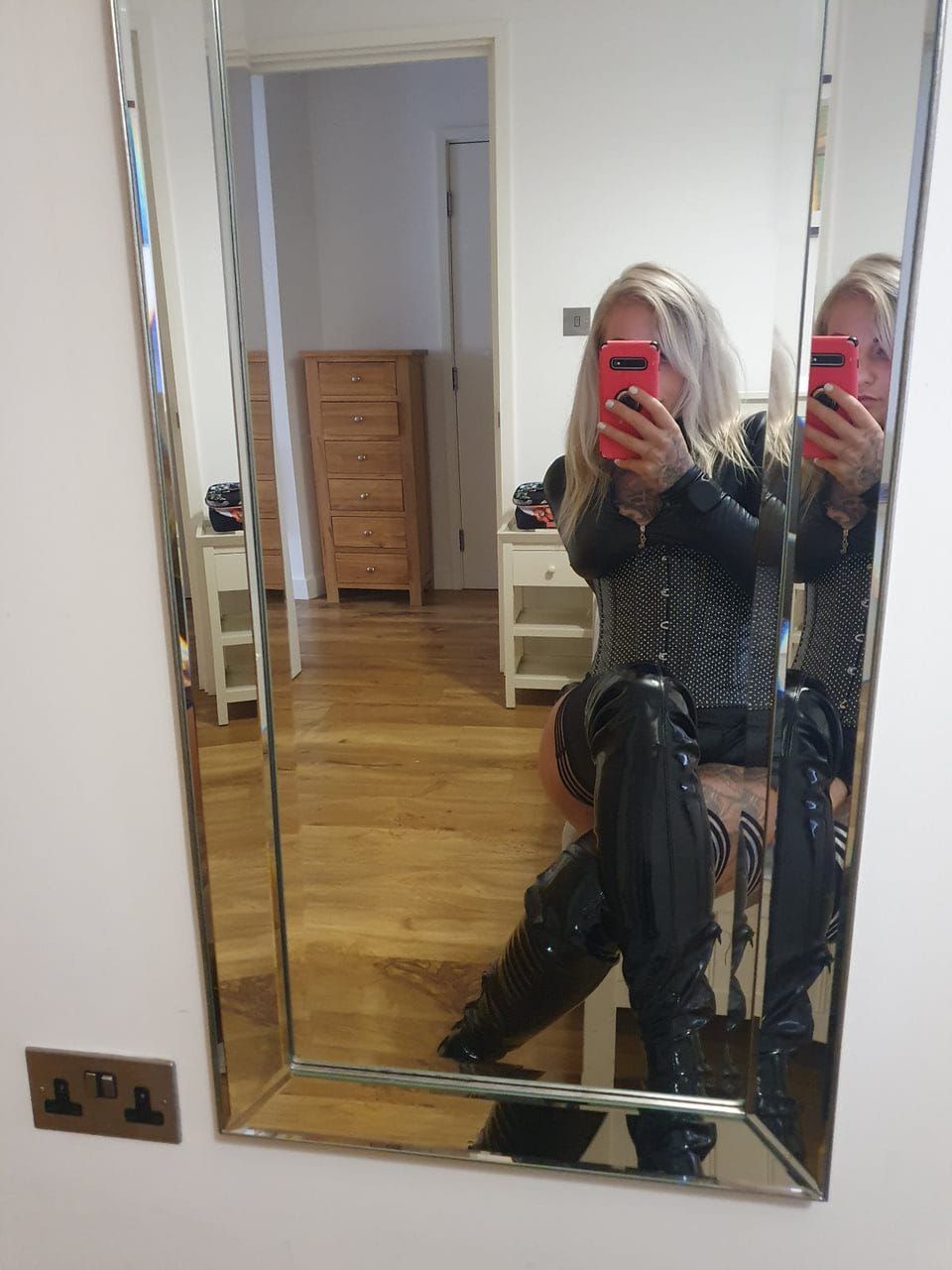 https://cdn.adultwork.com/gallery/G12/8823764.jpg