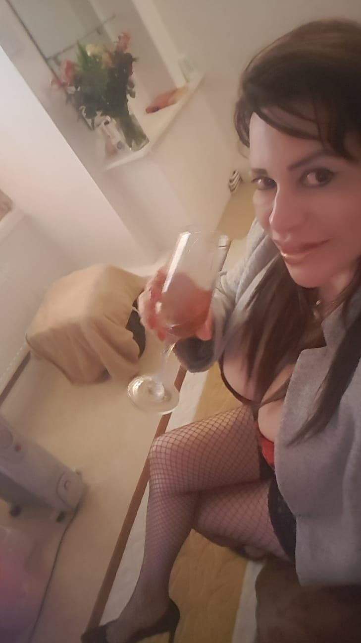 https://cdn.adultwork.com/gallery/G12/8825731.jpg