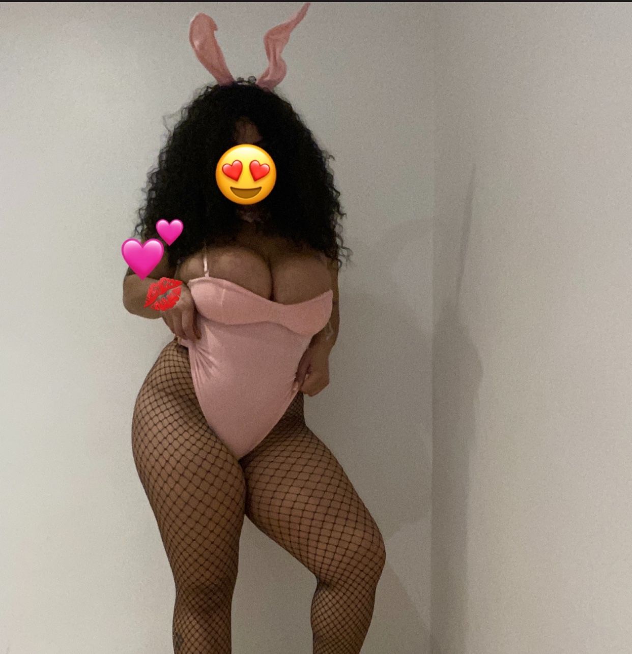 https://cdn.adultwork.com/gallery/G12/8828574.jpg