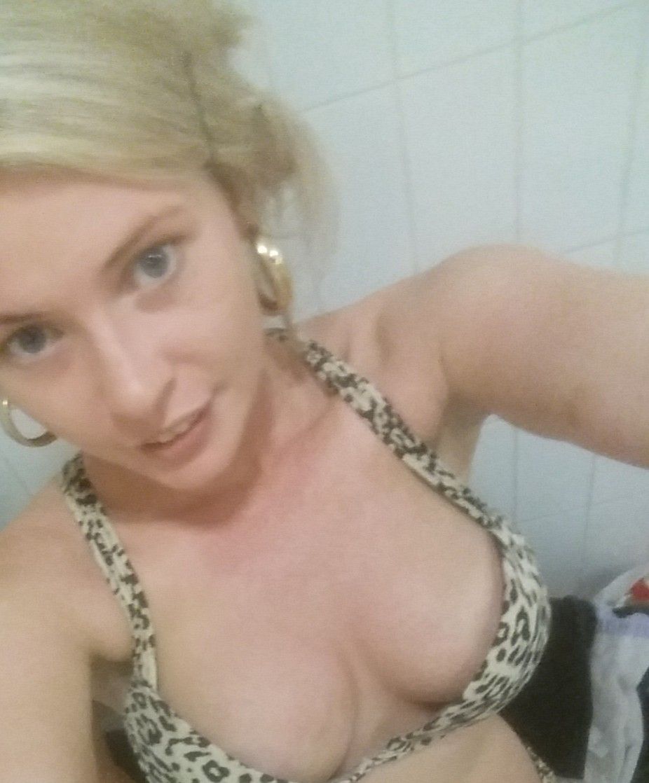 https://cdn.adultwork.com/gallery/G12/8828767.jpg