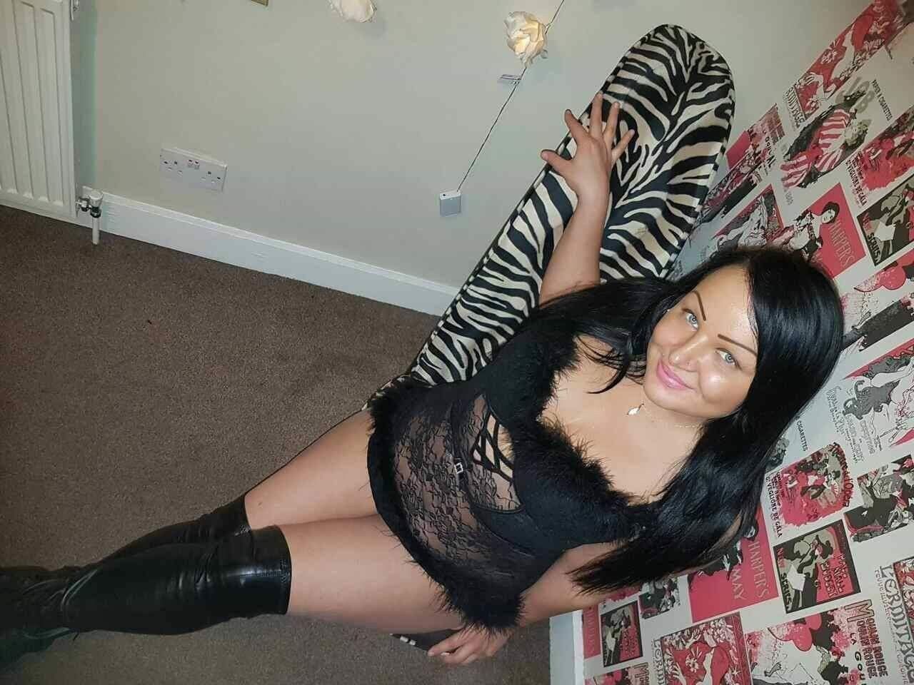 https://cdn.adultwork.com/gallery/G12/8835351.jpg