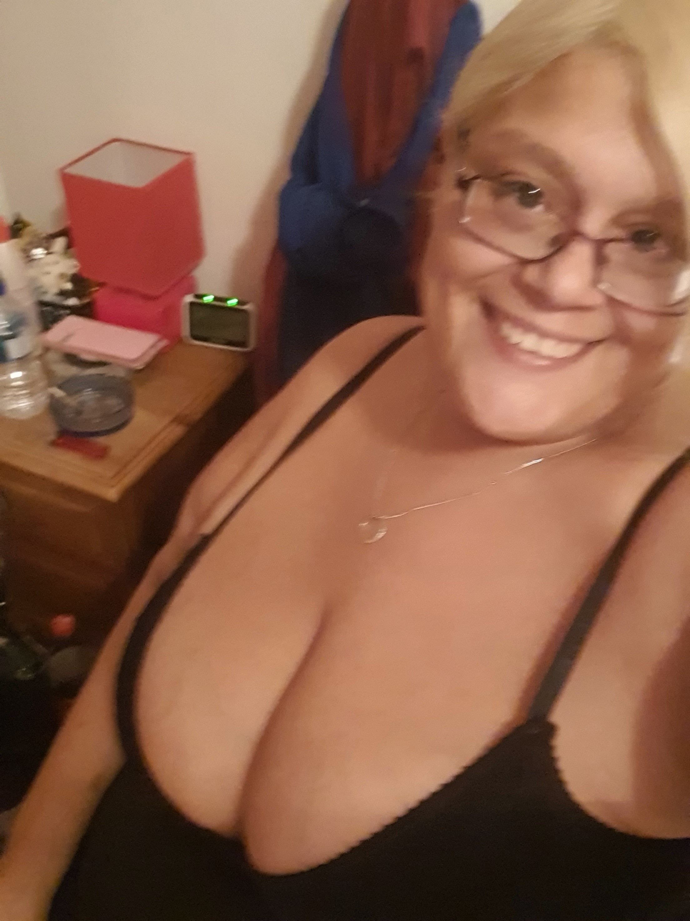 https://cdn.adultwork.com/gallery/G12/8837688.jpg