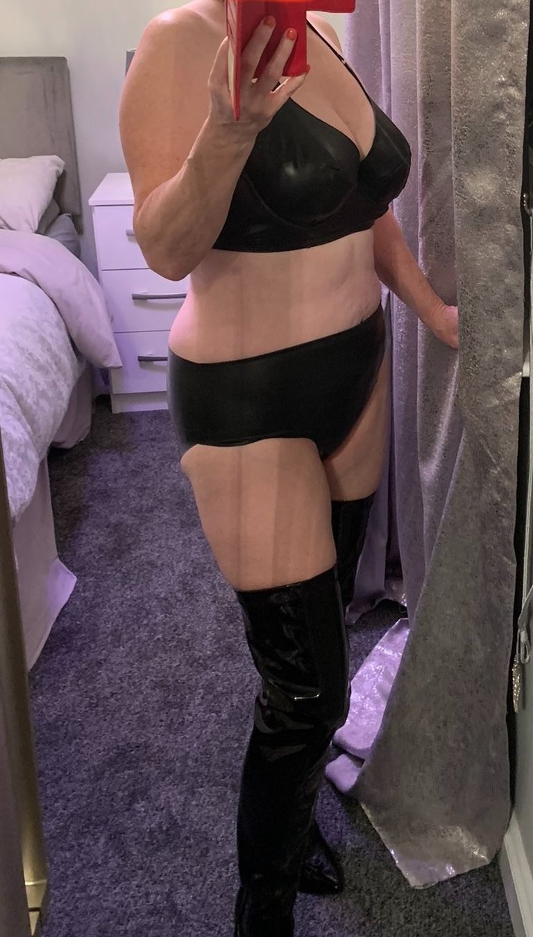 https://cdn.adultwork.com/gallery/G12/8845661.jpg