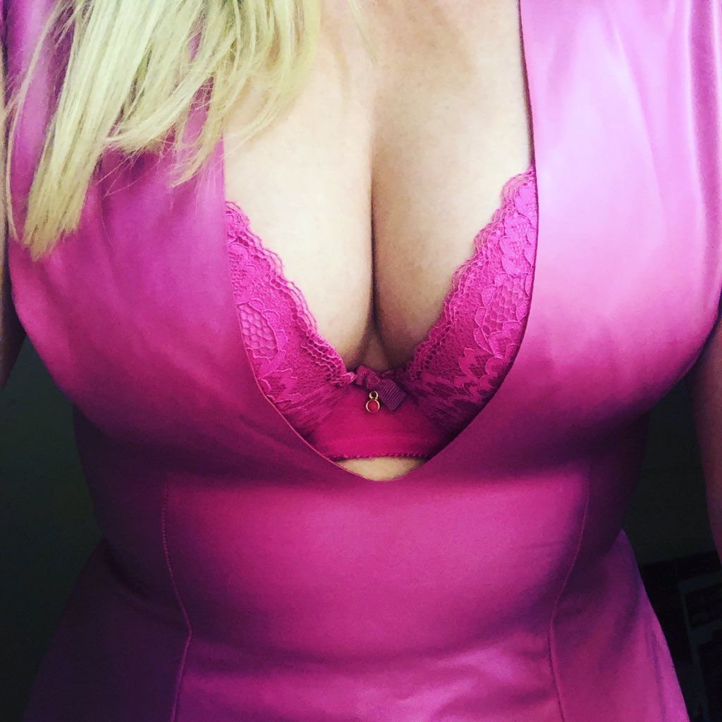 https://cdn.adultwork.com/gallery/G12/8846972.jpg