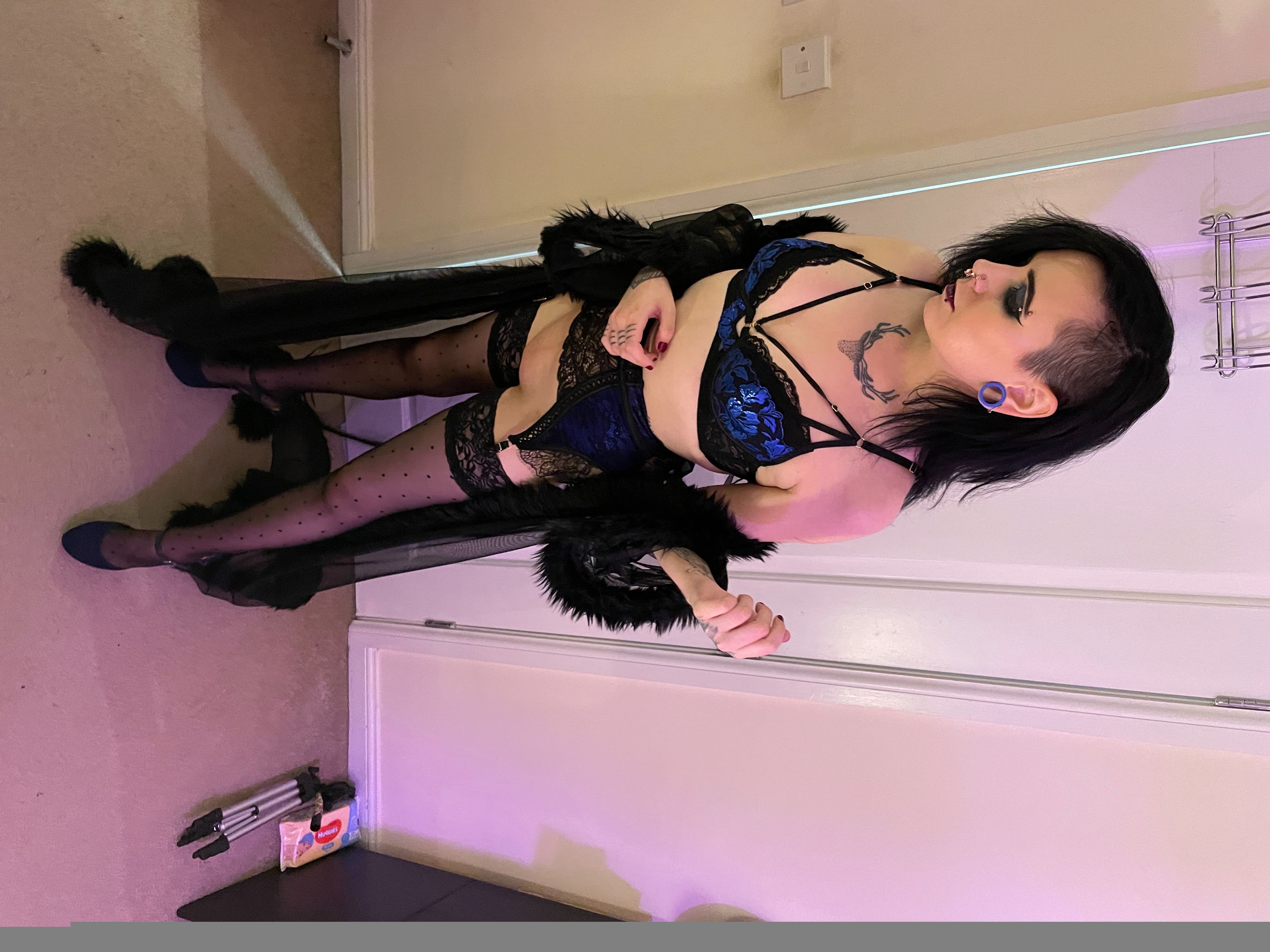 https://cdn.adultwork.com/gallery/G12/8865888.jpg