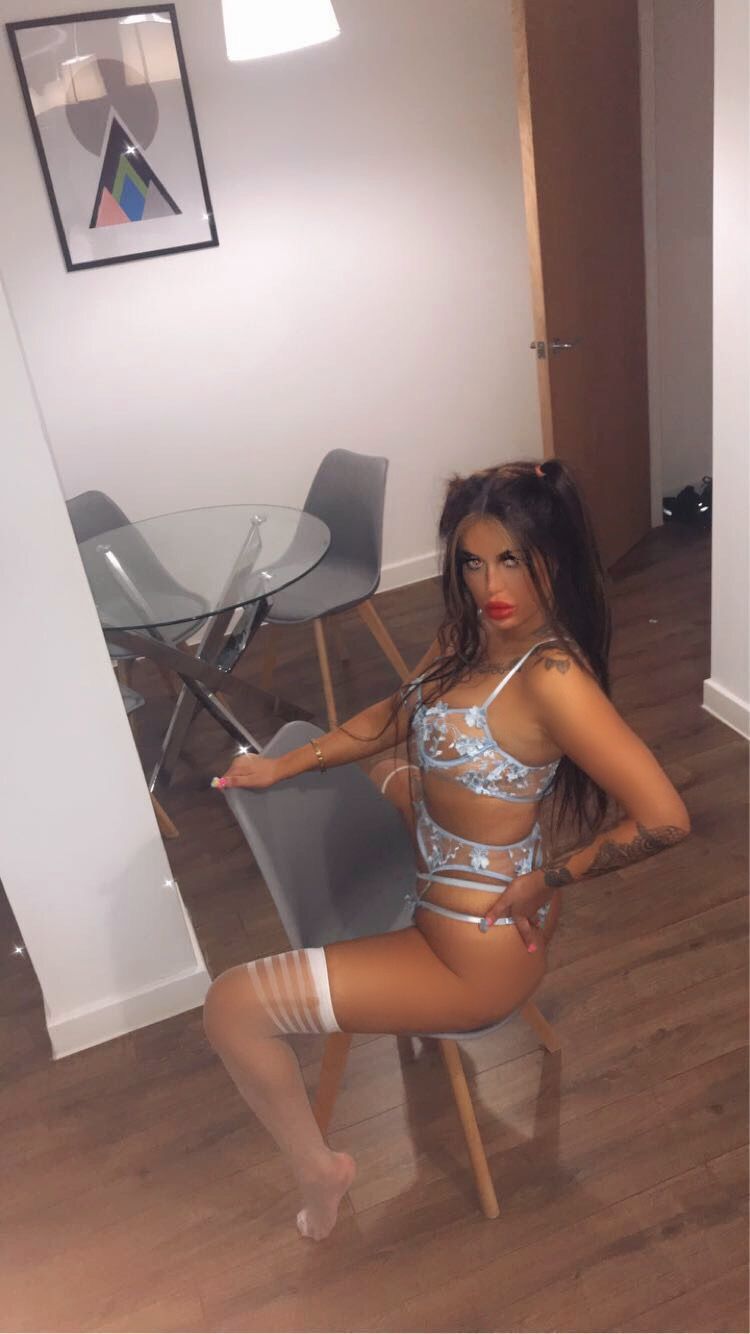 https://cdn.adultwork.com/gallery/G12/8868595.jpg