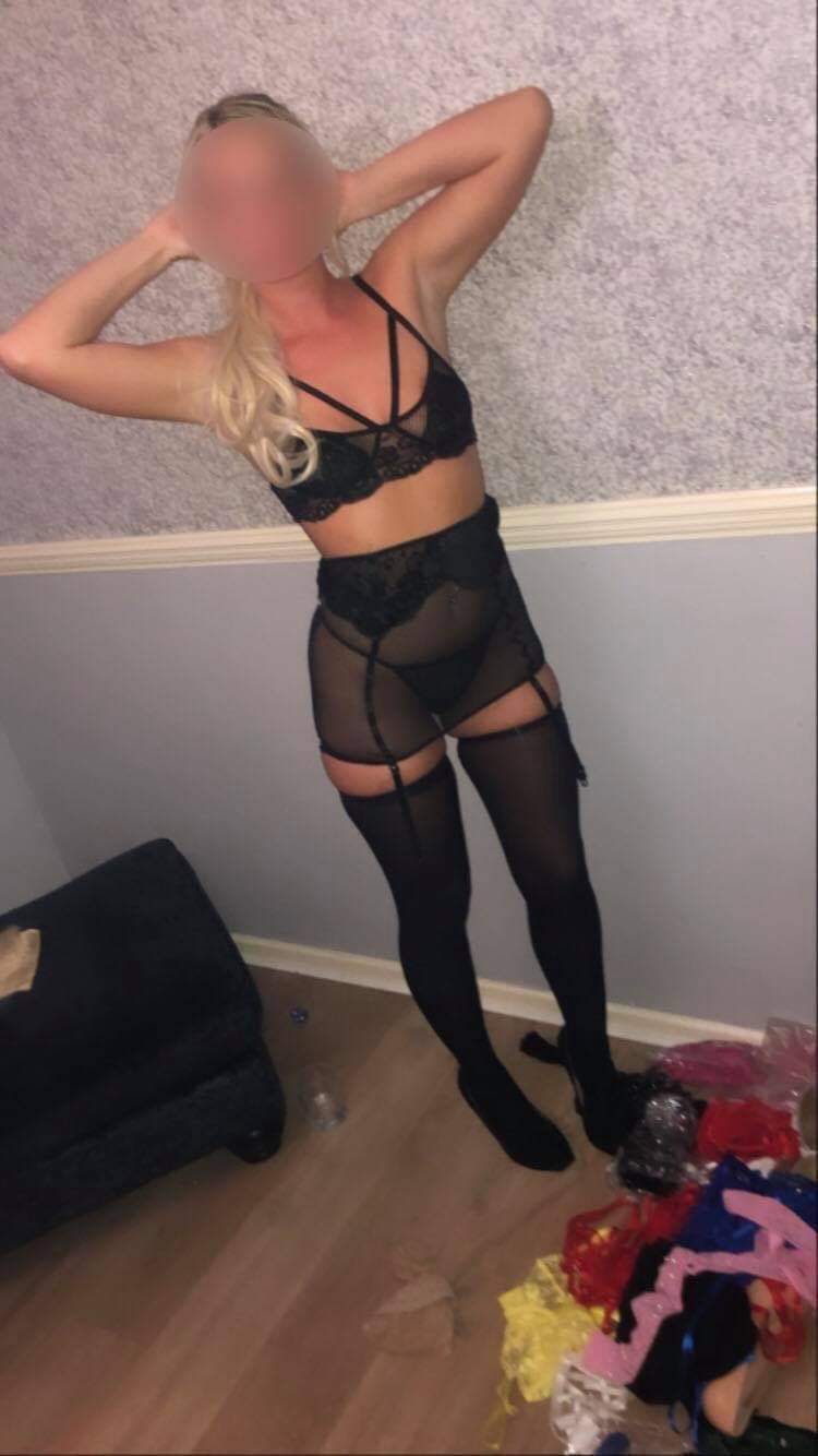 https://cdn.adultwork.com/gallery/G12/8869422.jpg