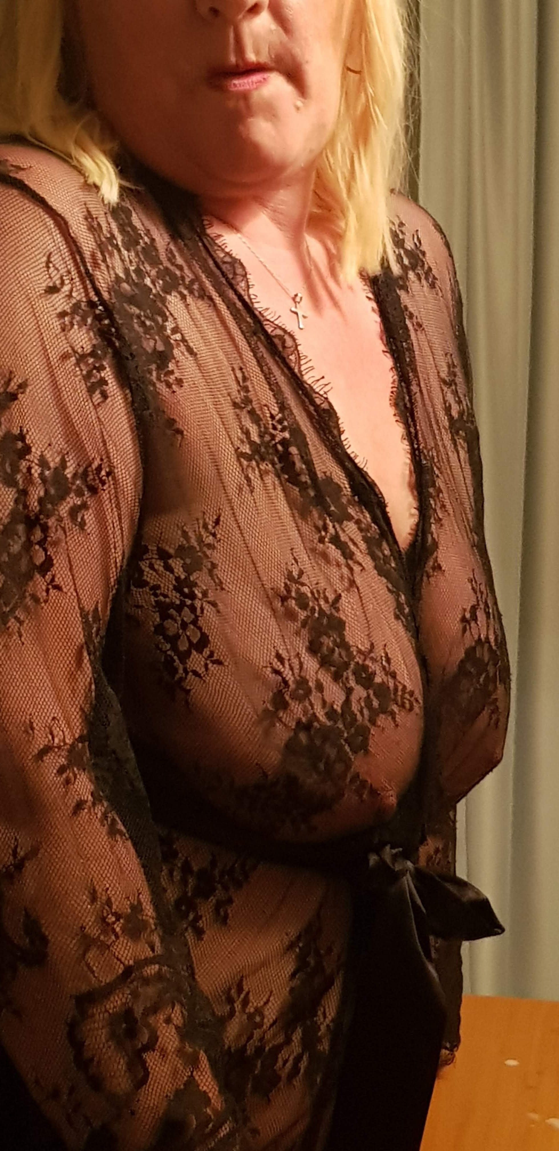 https://cdn.adultwork.com/gallery/G12/8869575.jpg