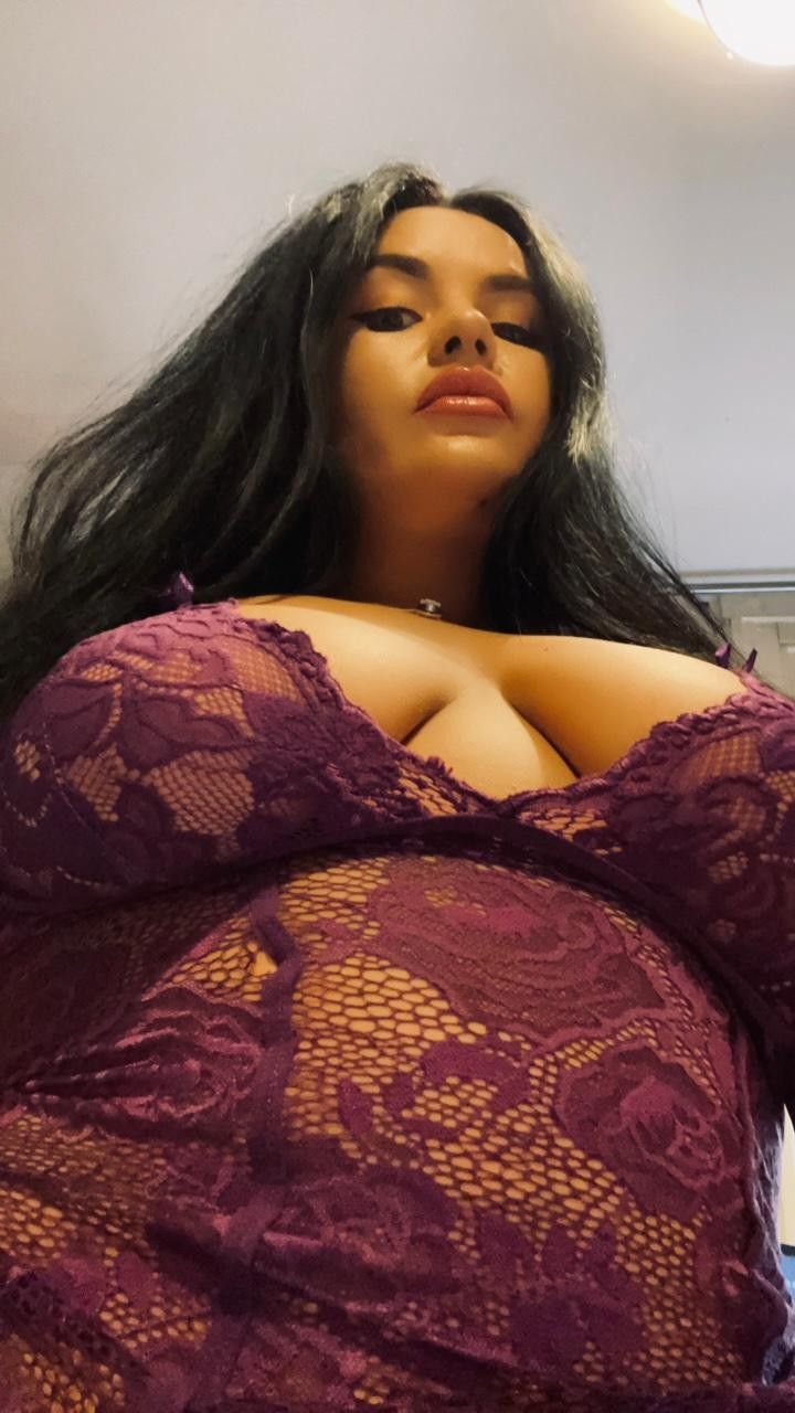 https://cdn.adultwork.com/gallery/G12/8871211.jpg