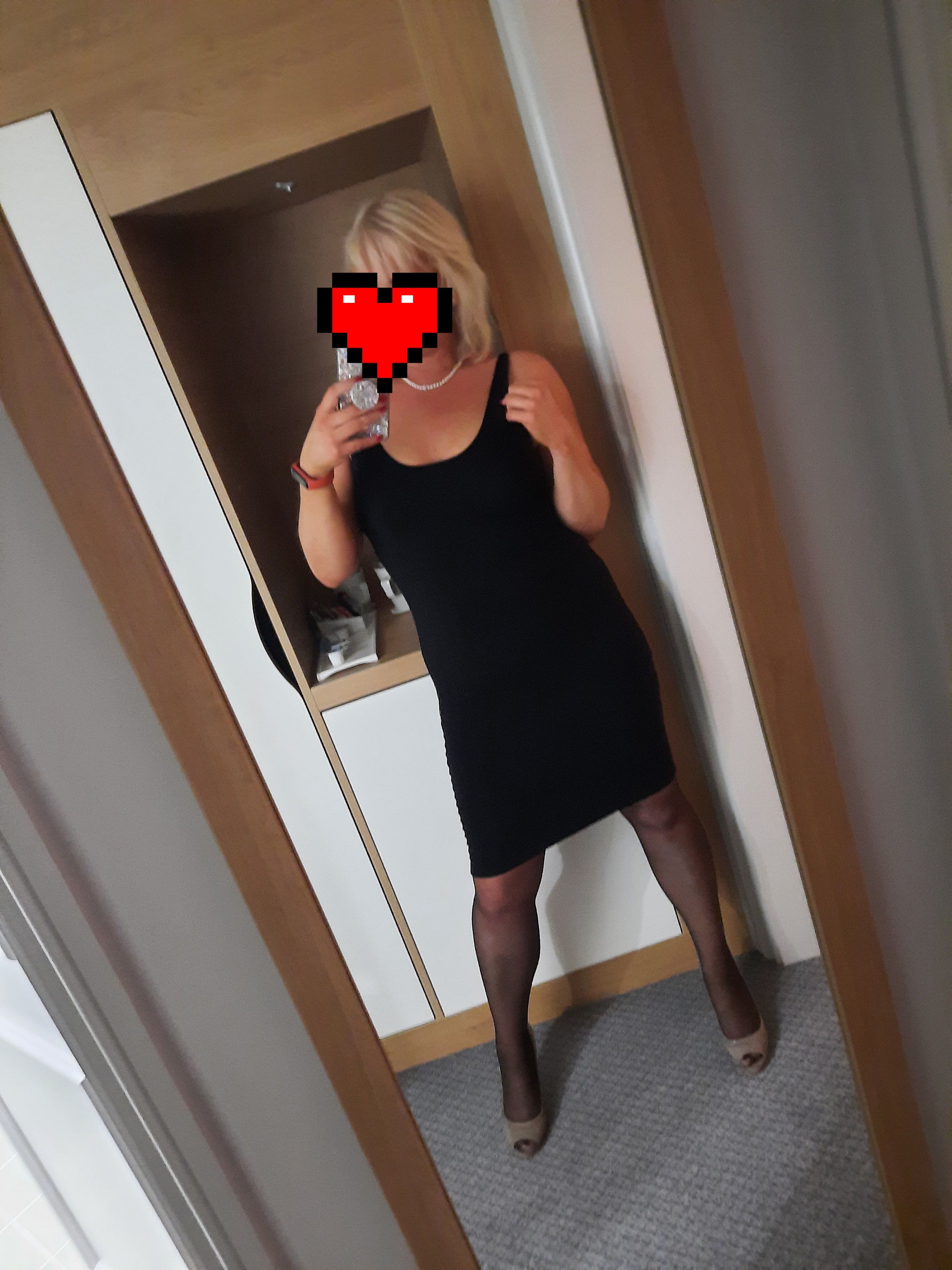 https://cdn.adultwork.com/gallery/G12/8871751.jpg