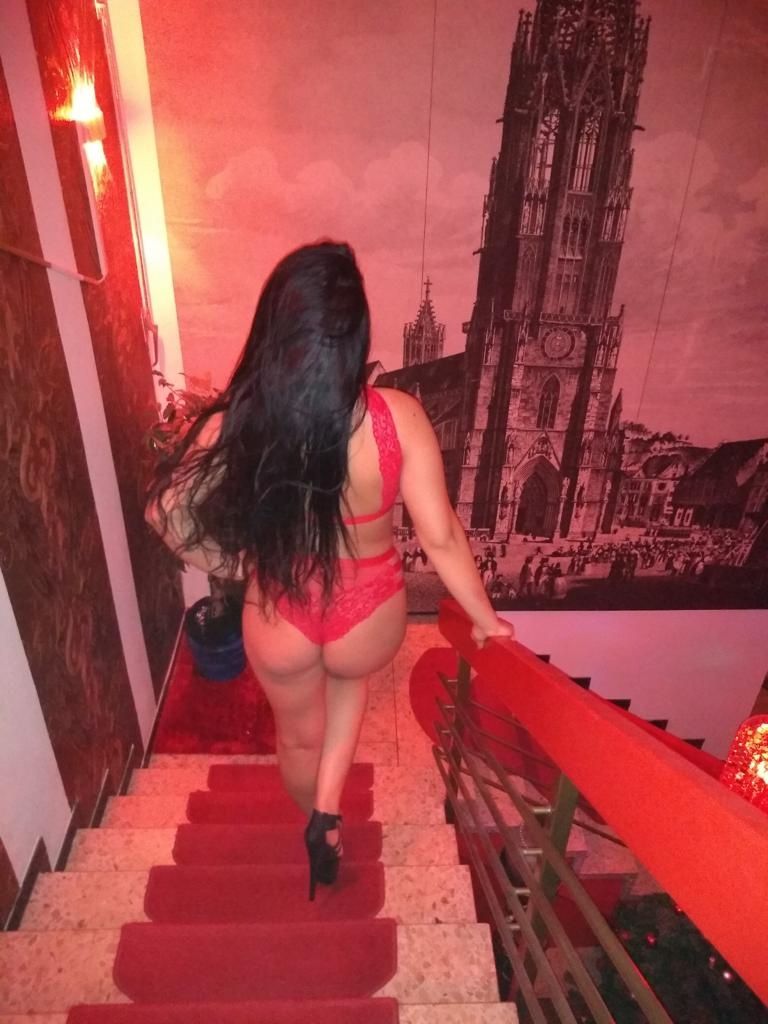 https://cdn.adultwork.com/gallery/G12/8878405.jpg