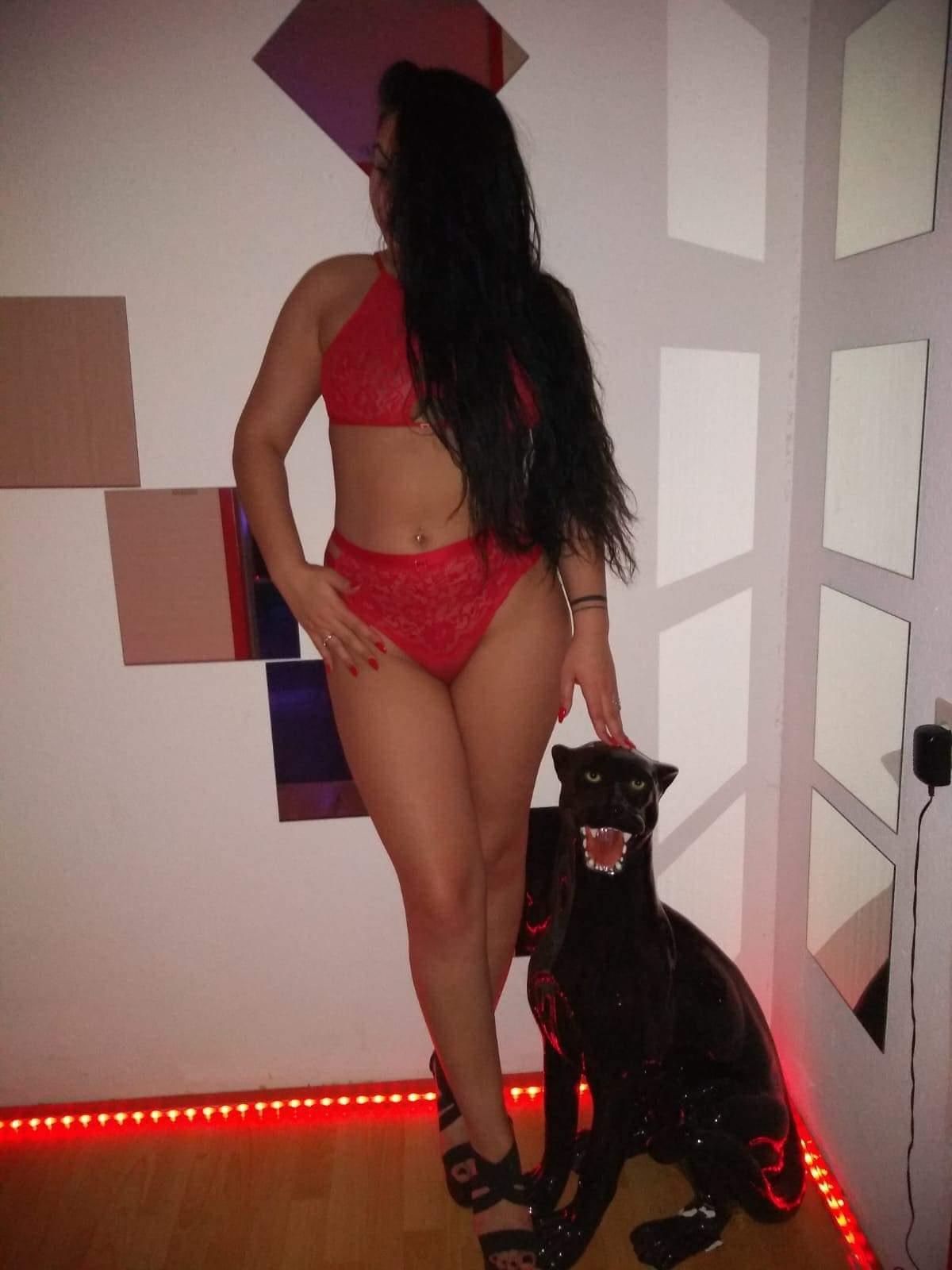 https://cdn.adultwork.com/gallery/G12/8878410.jpg