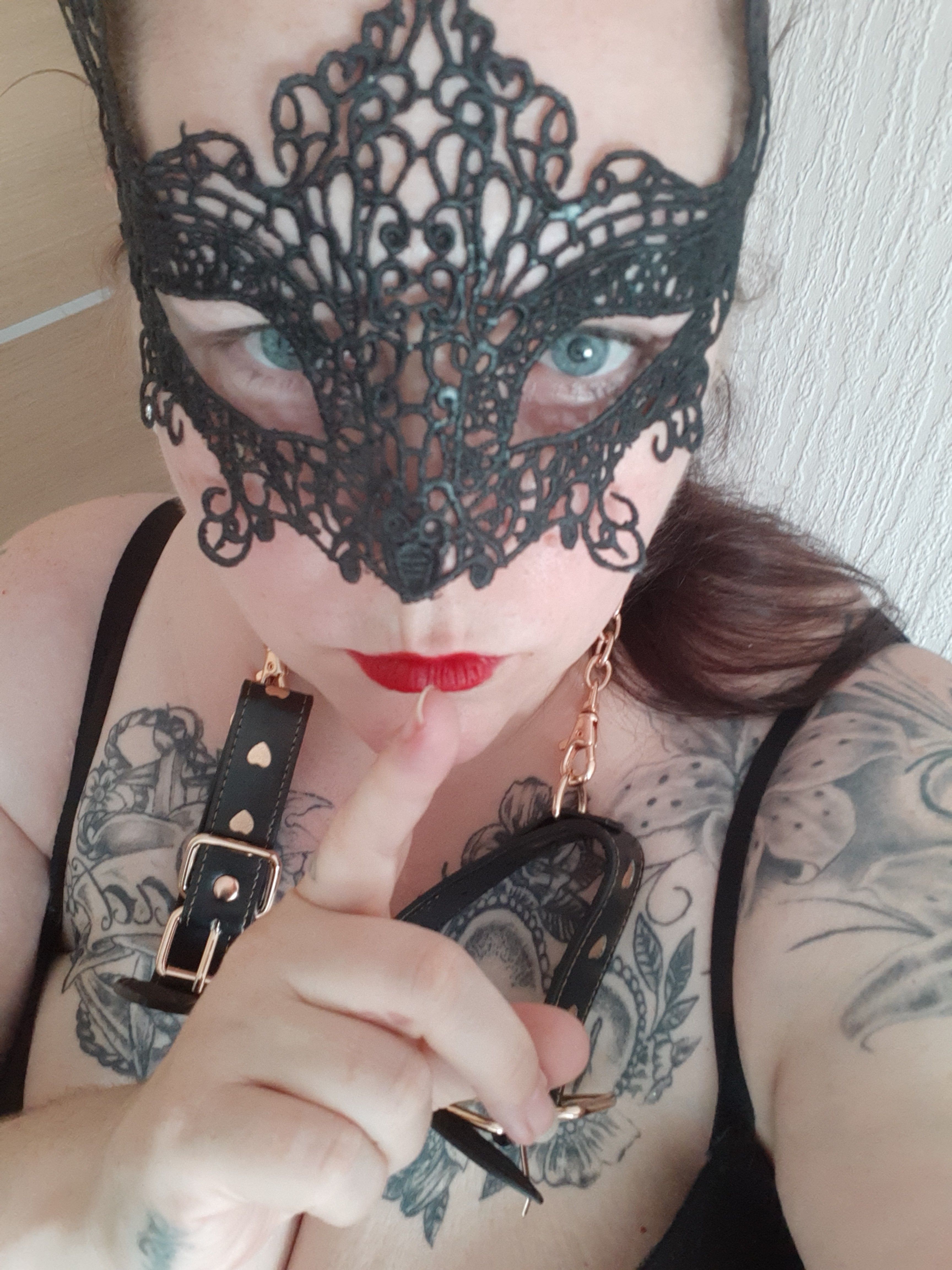 https://cdn.adultwork.com/gallery/G12/8881176.jpg