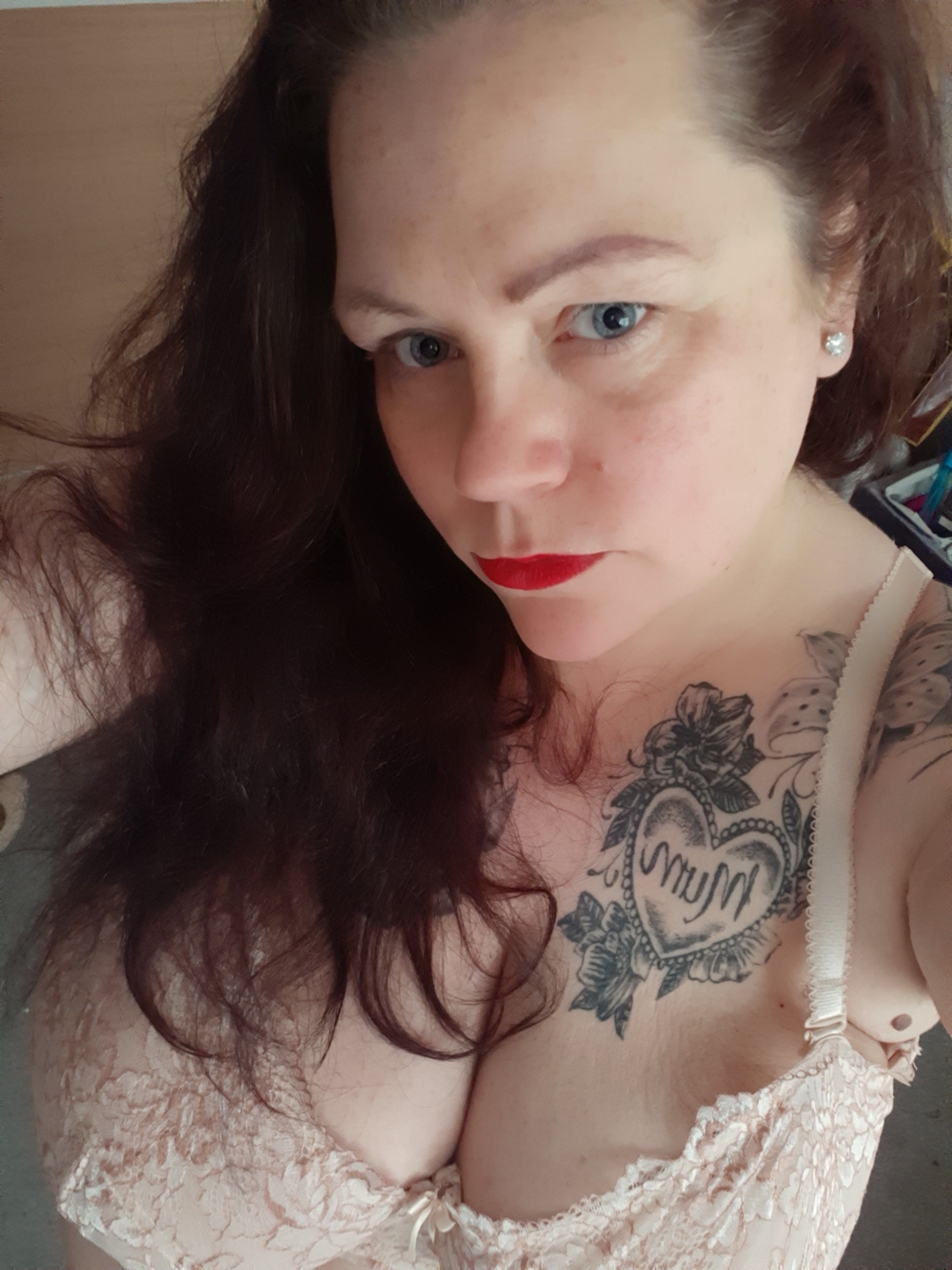 https://cdn.adultwork.com/gallery/G12/8881190.jpg