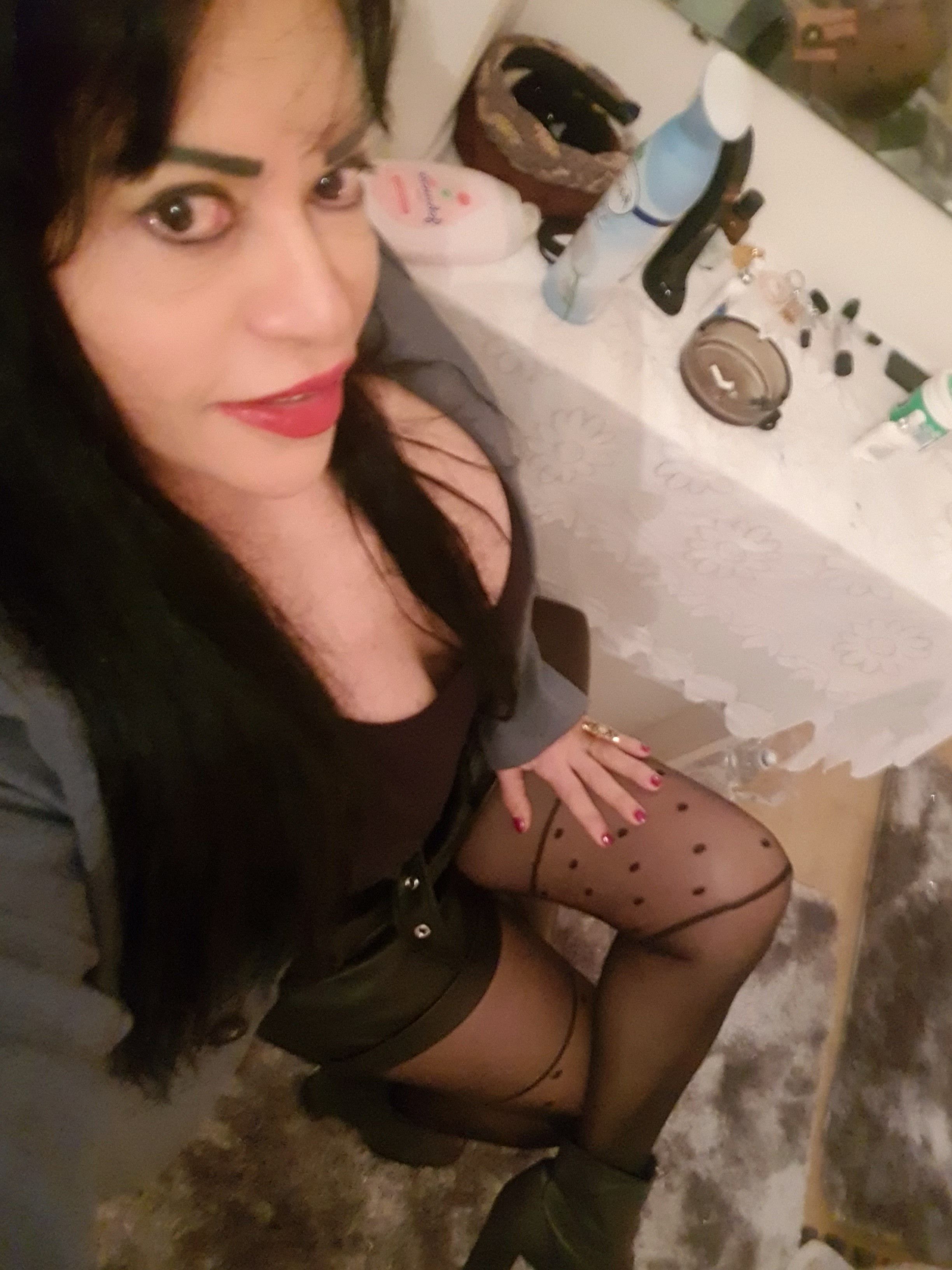 https://cdn.adultwork.com/gallery/G12/8881426.jpg