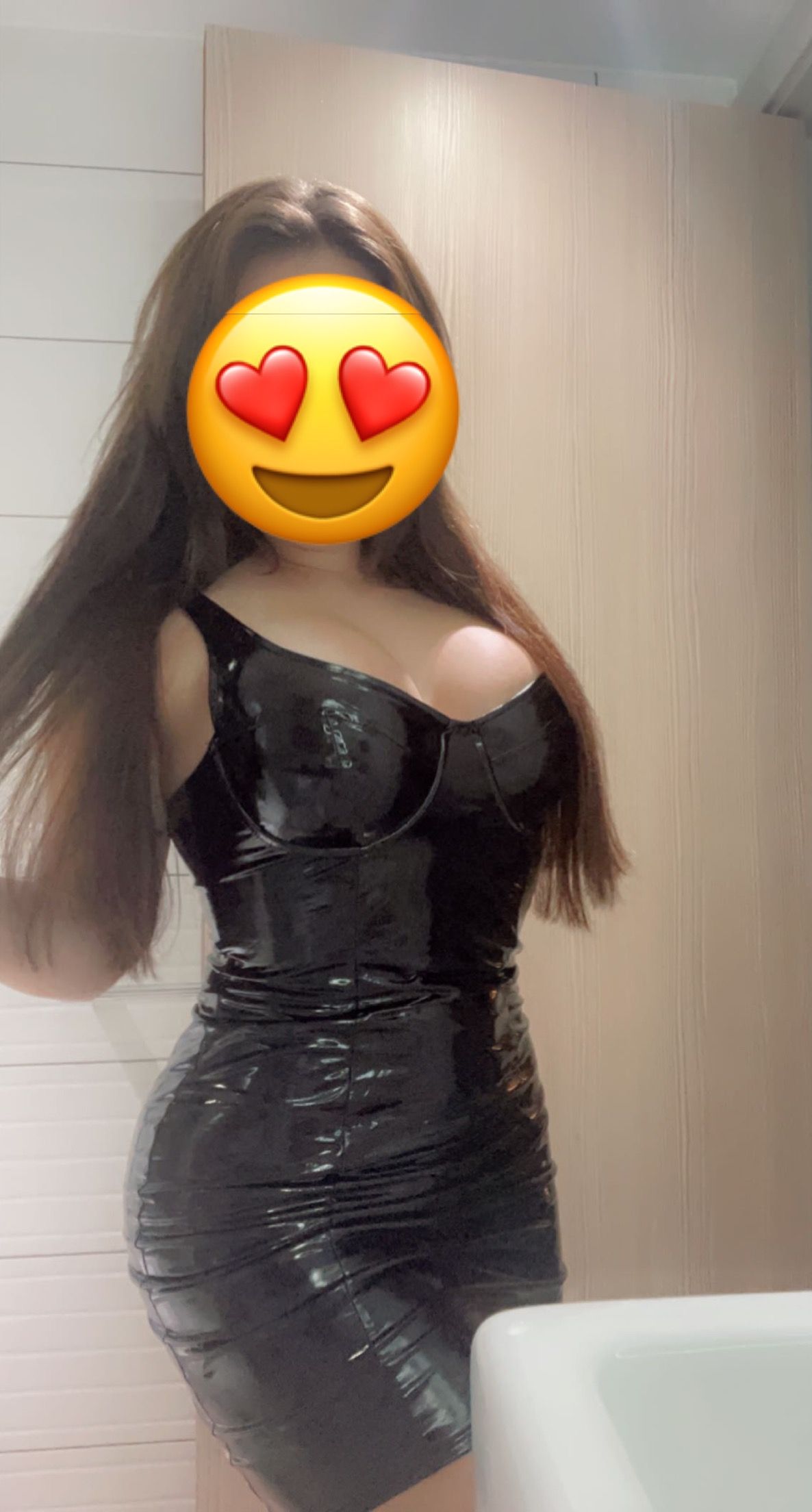 https://cdn.adultwork.com/gallery/G12/8886777.jpg