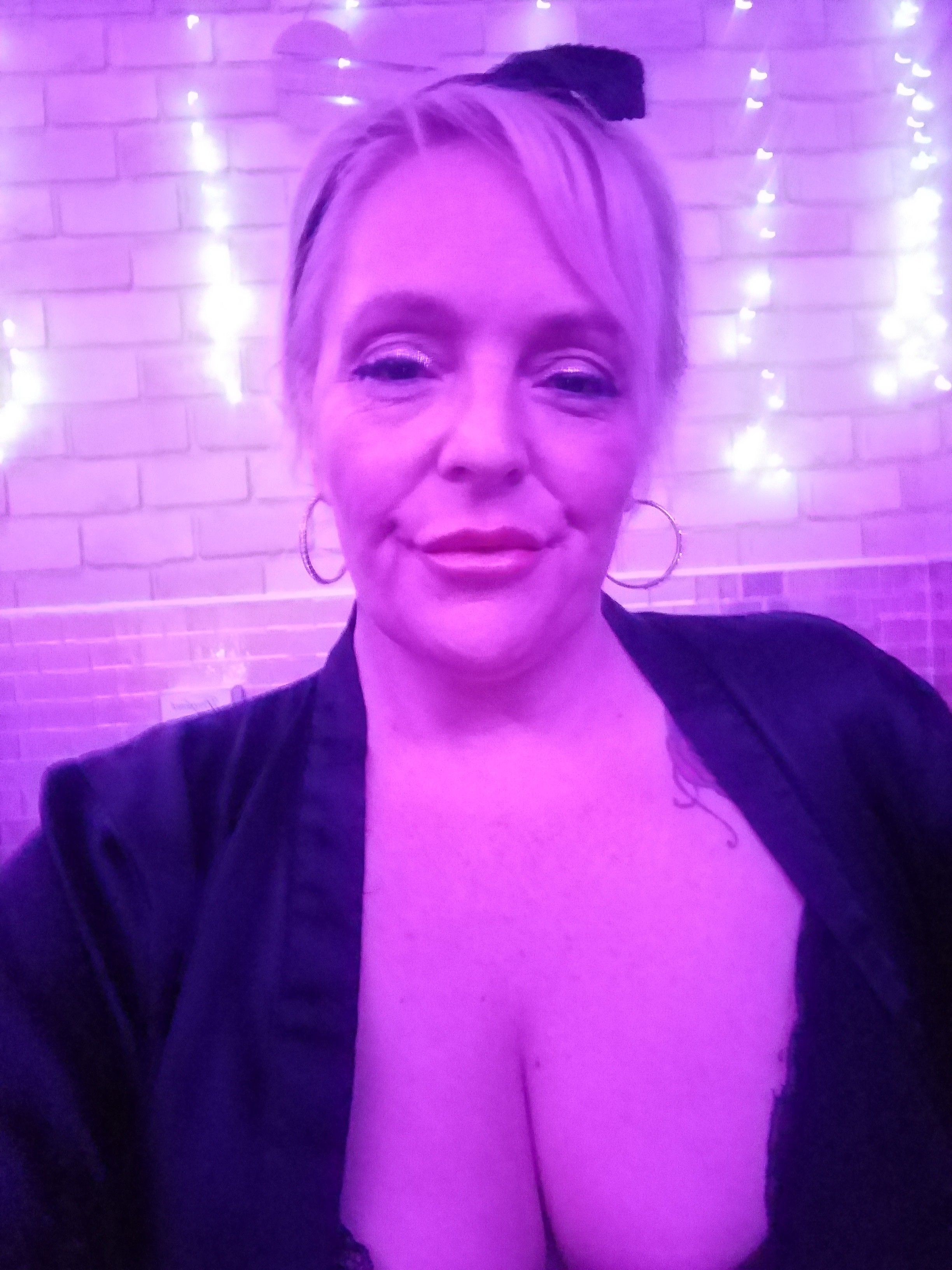 https://cdn.adultwork.com/gallery/G12/8888355.jpg