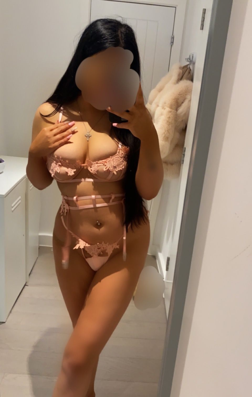 https://cdn.adultwork.com/gallery/G12/8889978.jpg