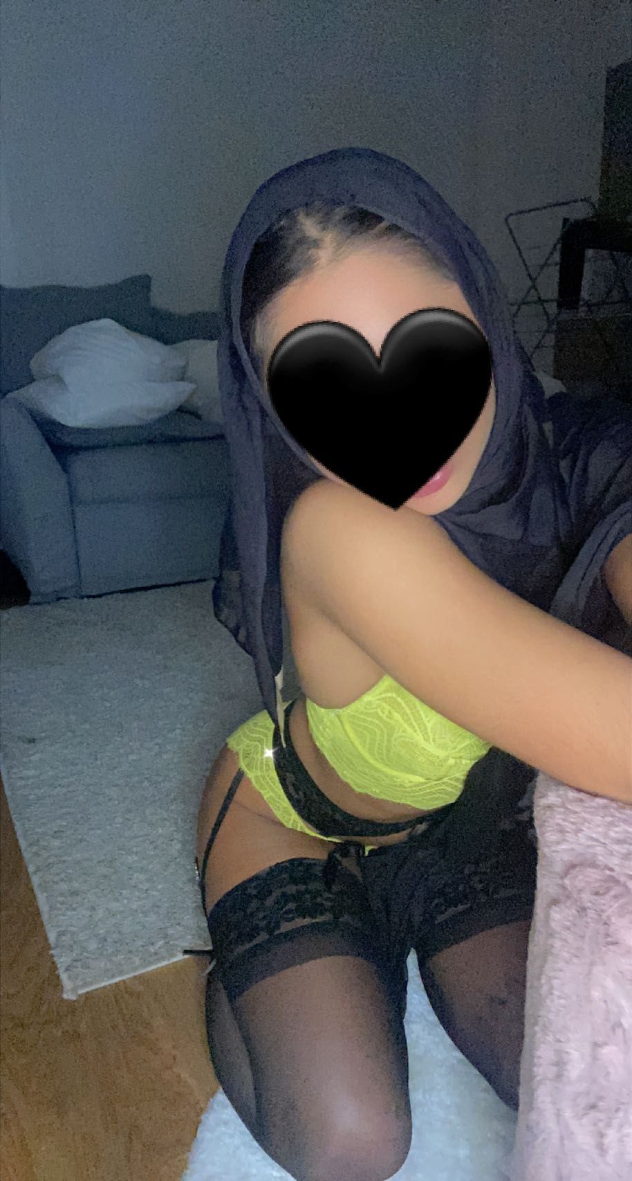 https://cdn.adultwork.com/gallery/G12/8890350.jpg