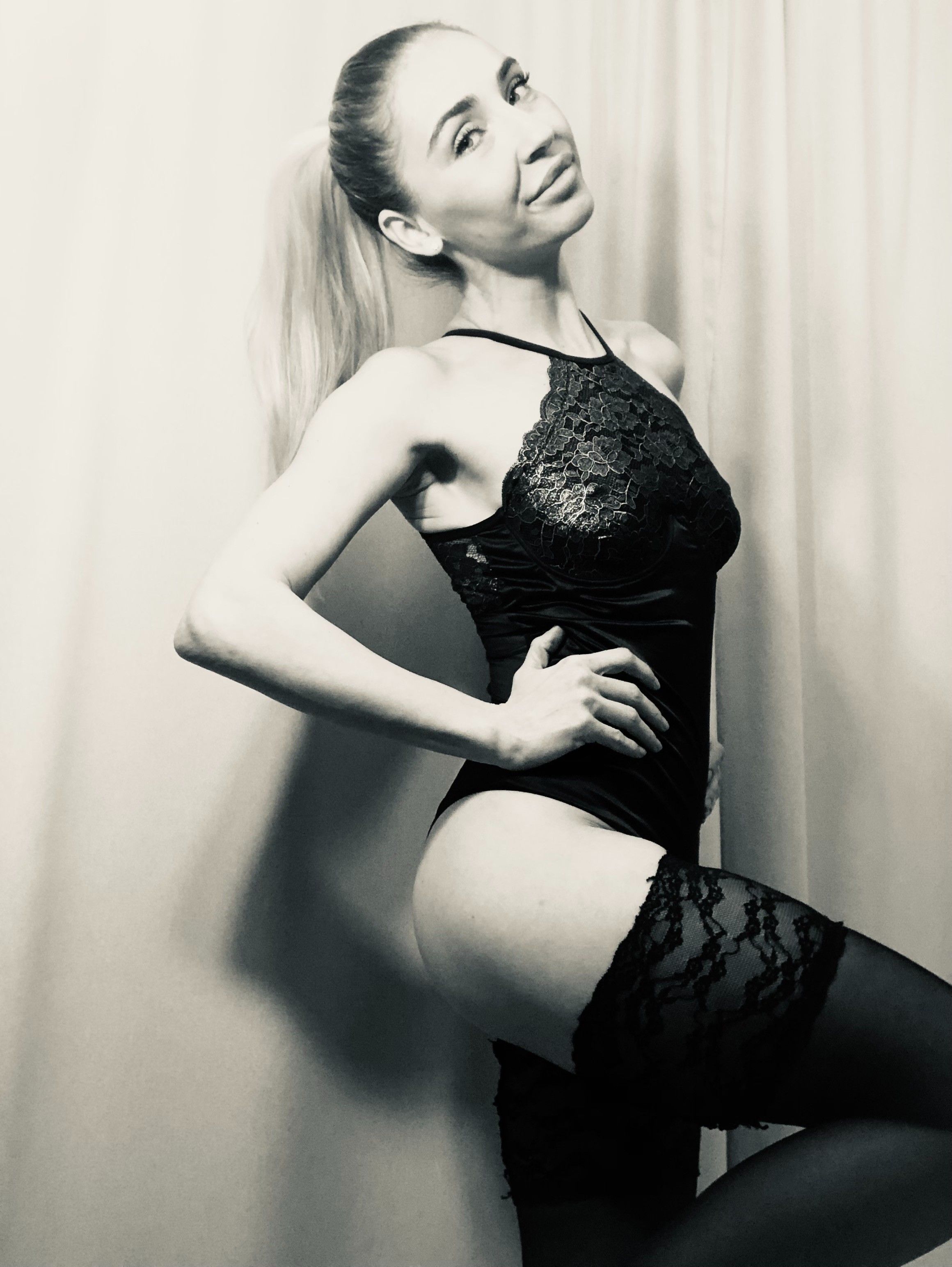 https://cdn.adultwork.com/gallery/G12/8891189.jpg