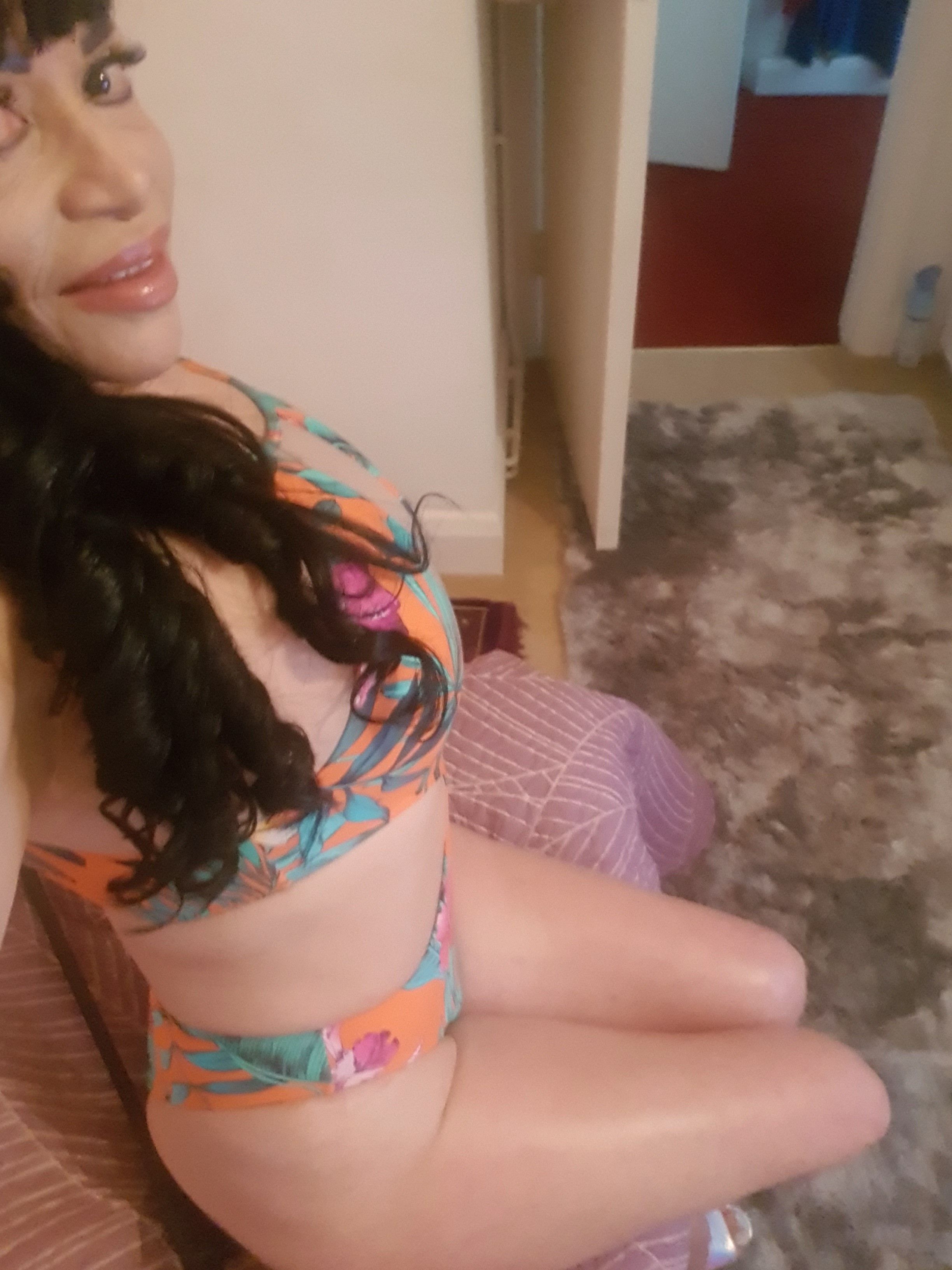 https://cdn.adultwork.com/gallery/G12/8891772.jpg