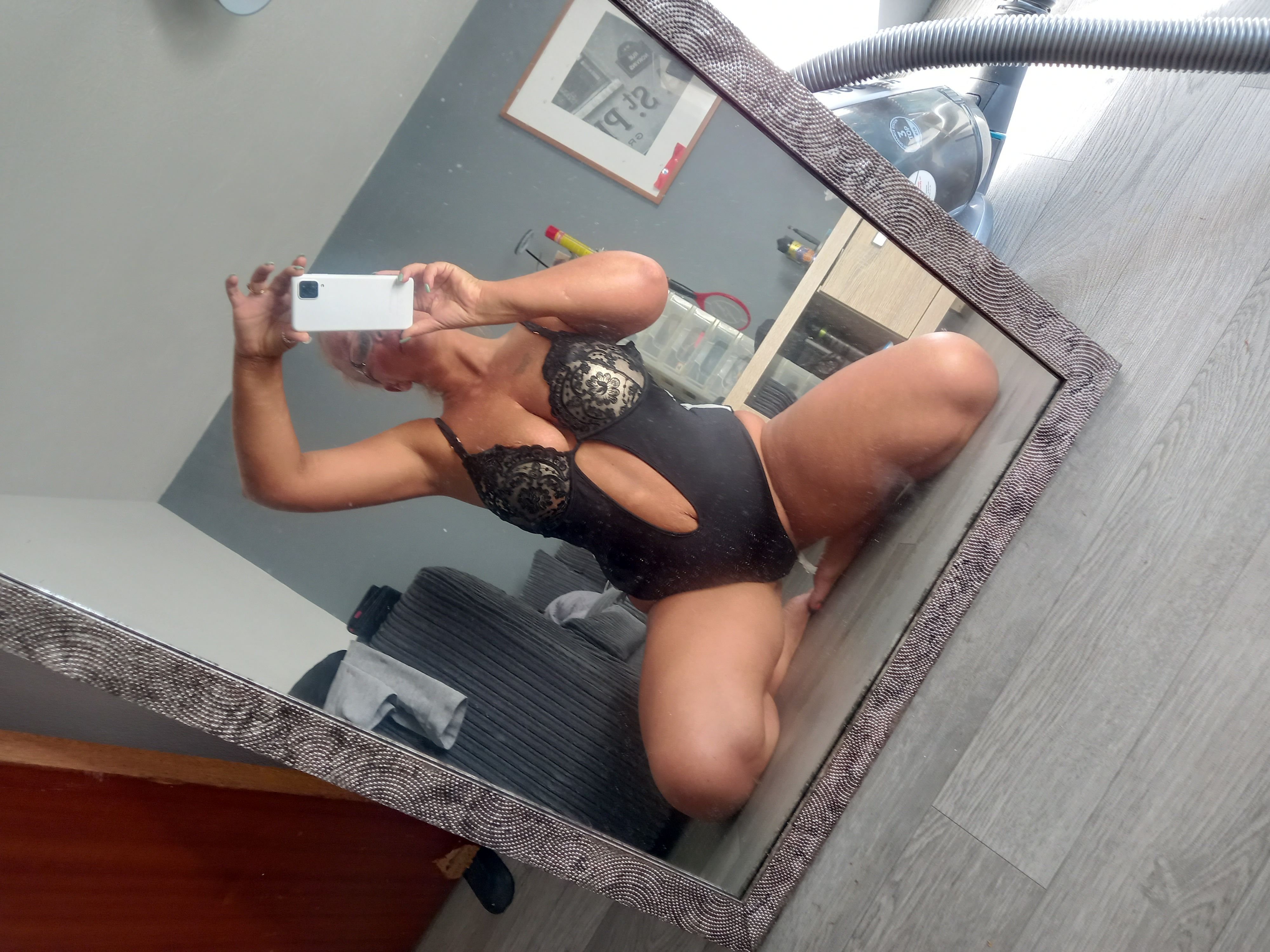 https://cdn.adultwork.com/gallery/G12/8892300.jpg