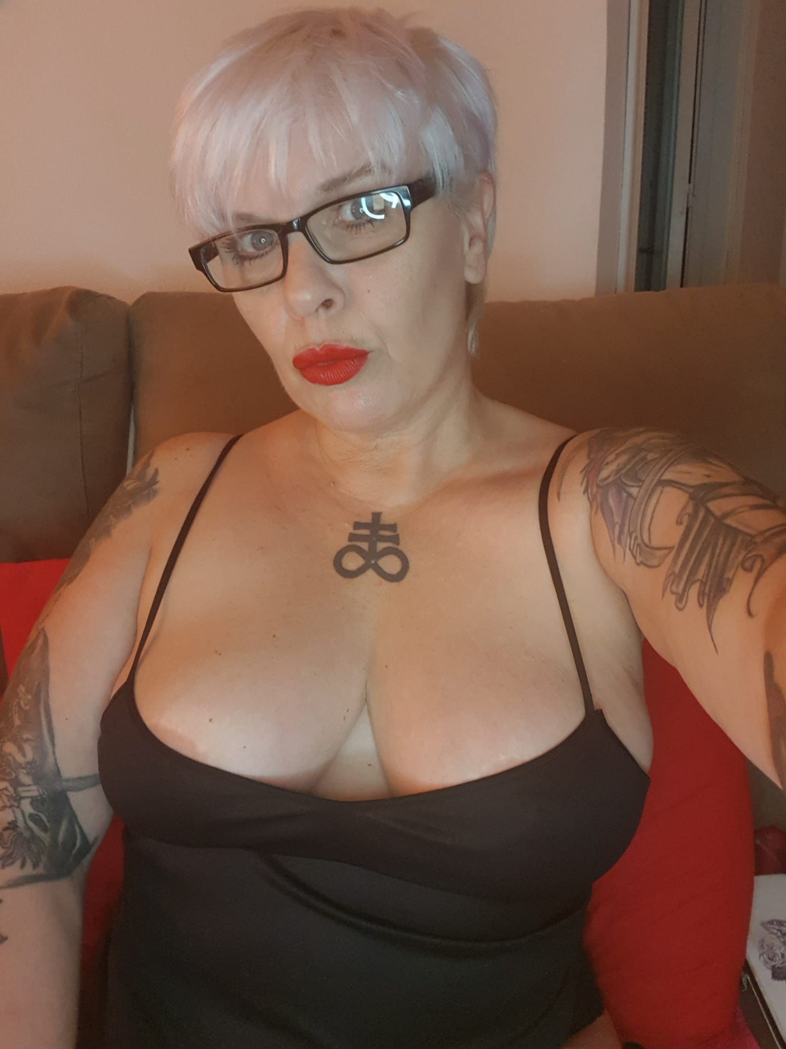 https://cdn.adultwork.com/gallery/G12/8893949.jpg