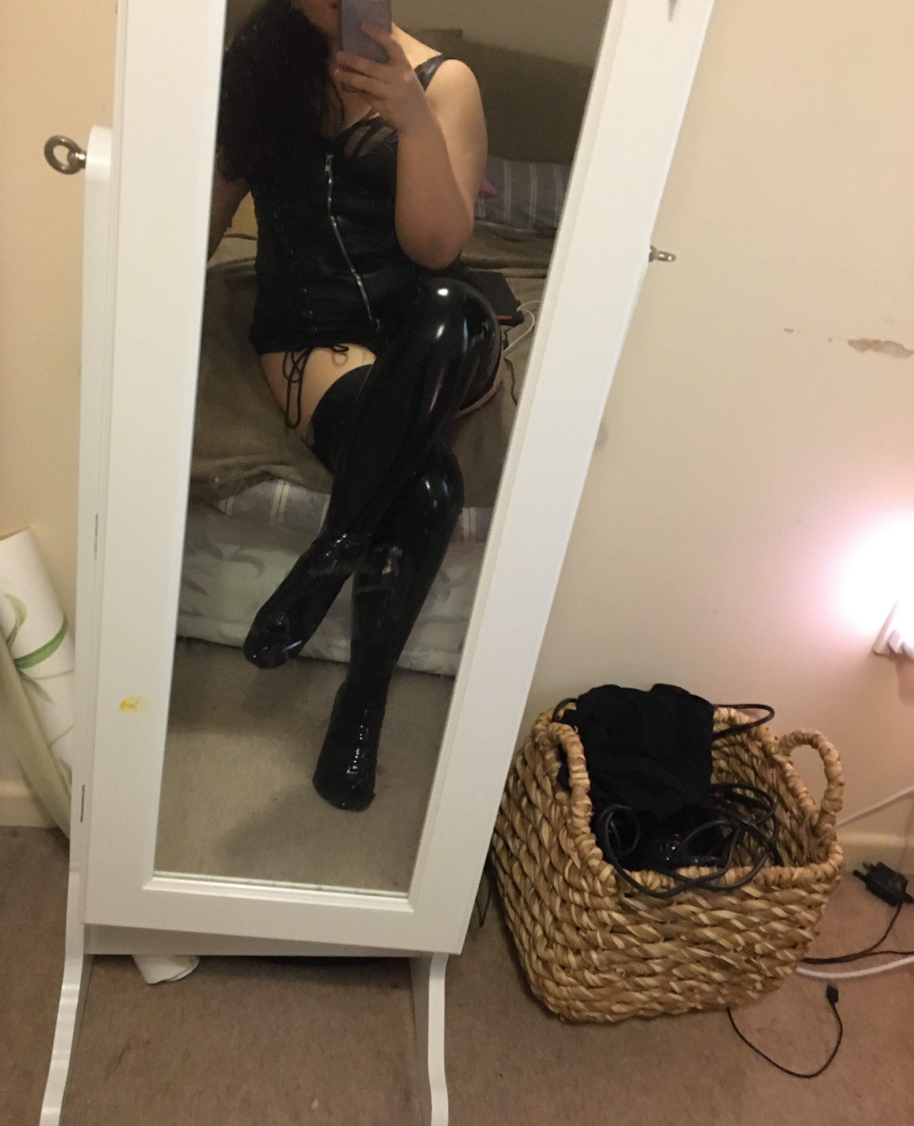 https://cdn.adultwork.com/gallery/G12/8897510.jpg