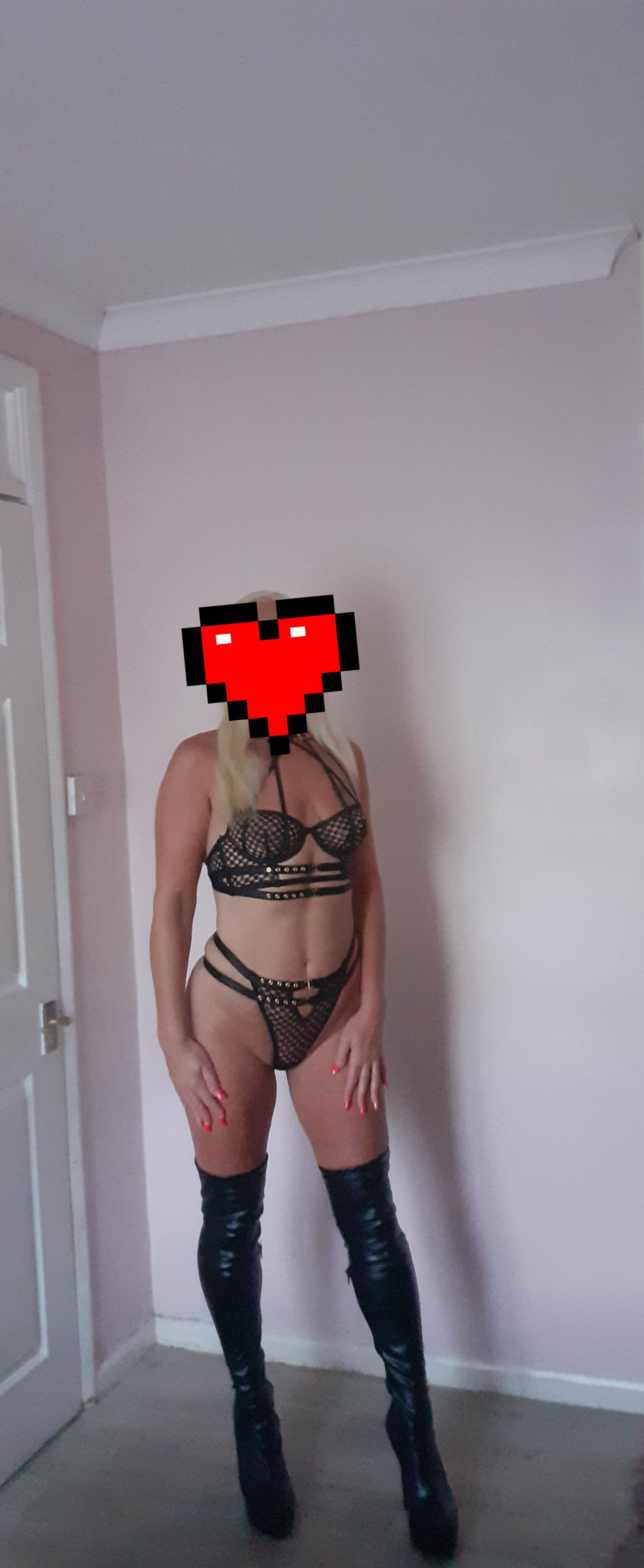 https://cdn.adultwork.com/gallery/G12/8897745.jpg