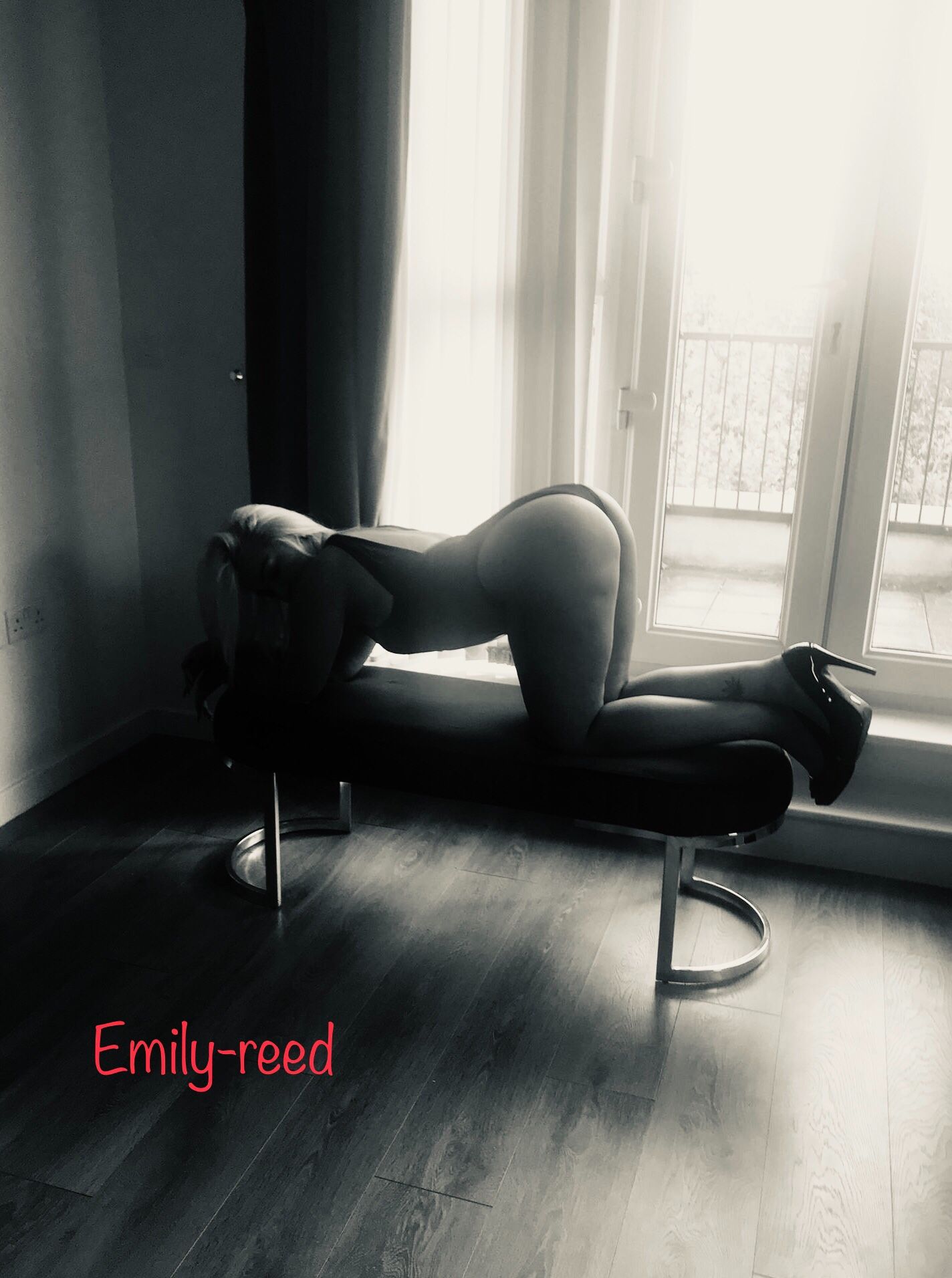 https://cdn.adultwork.com/gallery/G12/8900108.jpg