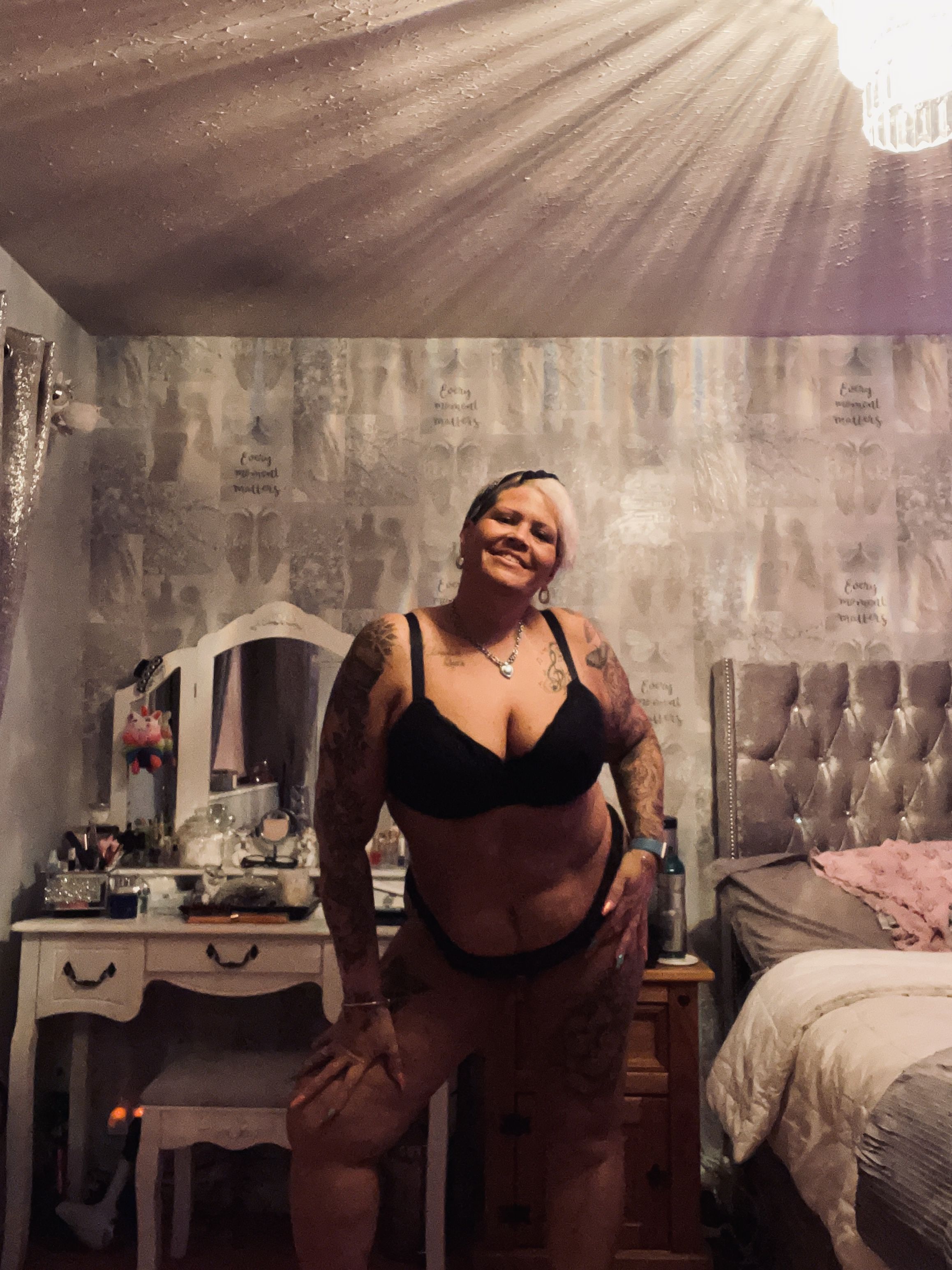 https://cdn.adultwork.com/gallery/G12/8904889.jpg