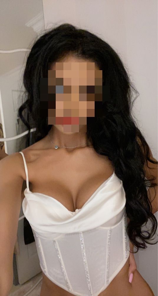 https://cdn.adultwork.com/gallery/G12/8906230.jpg