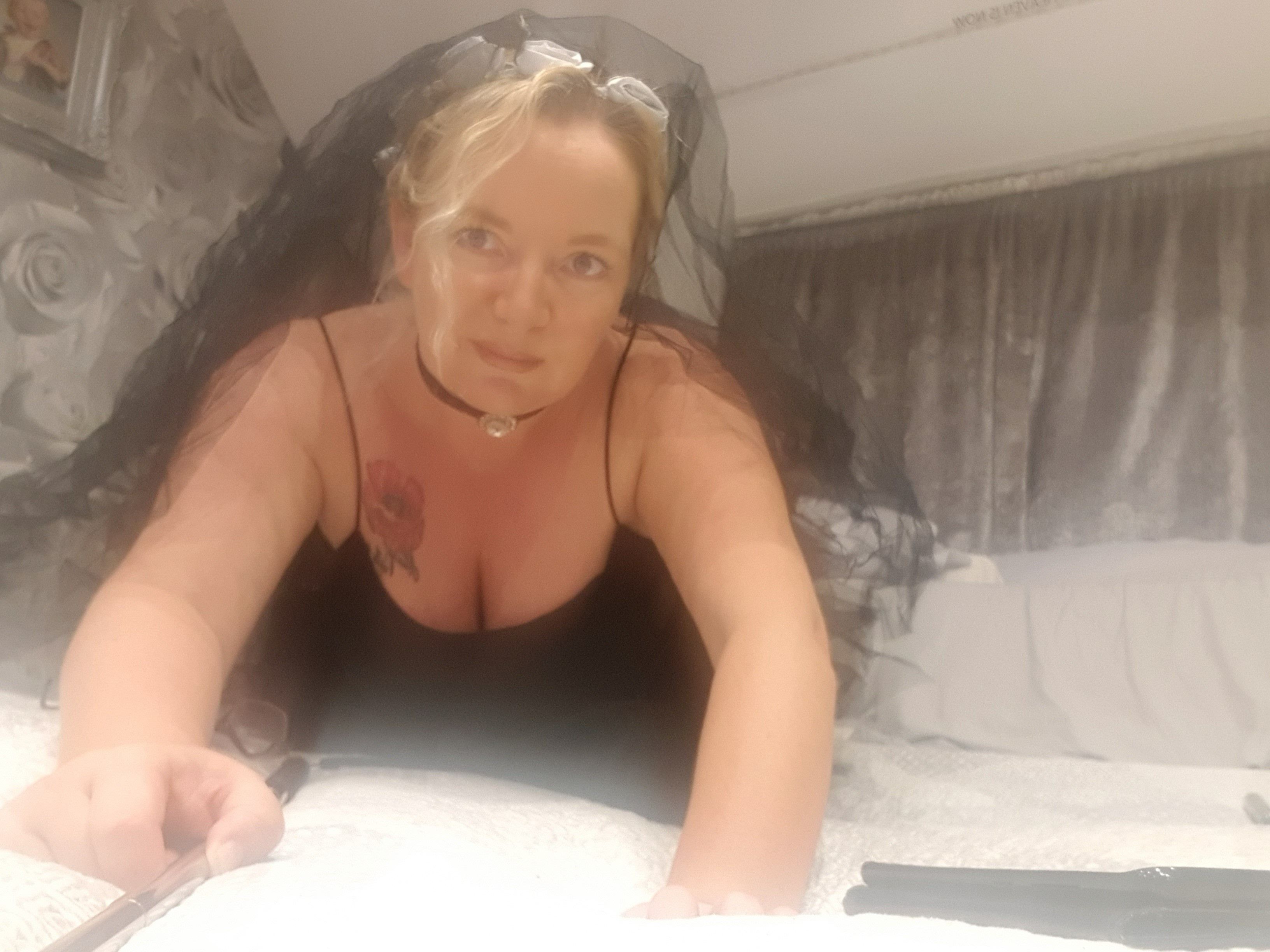 https://cdn.adultwork.com/gallery/G12/8908950.jpg