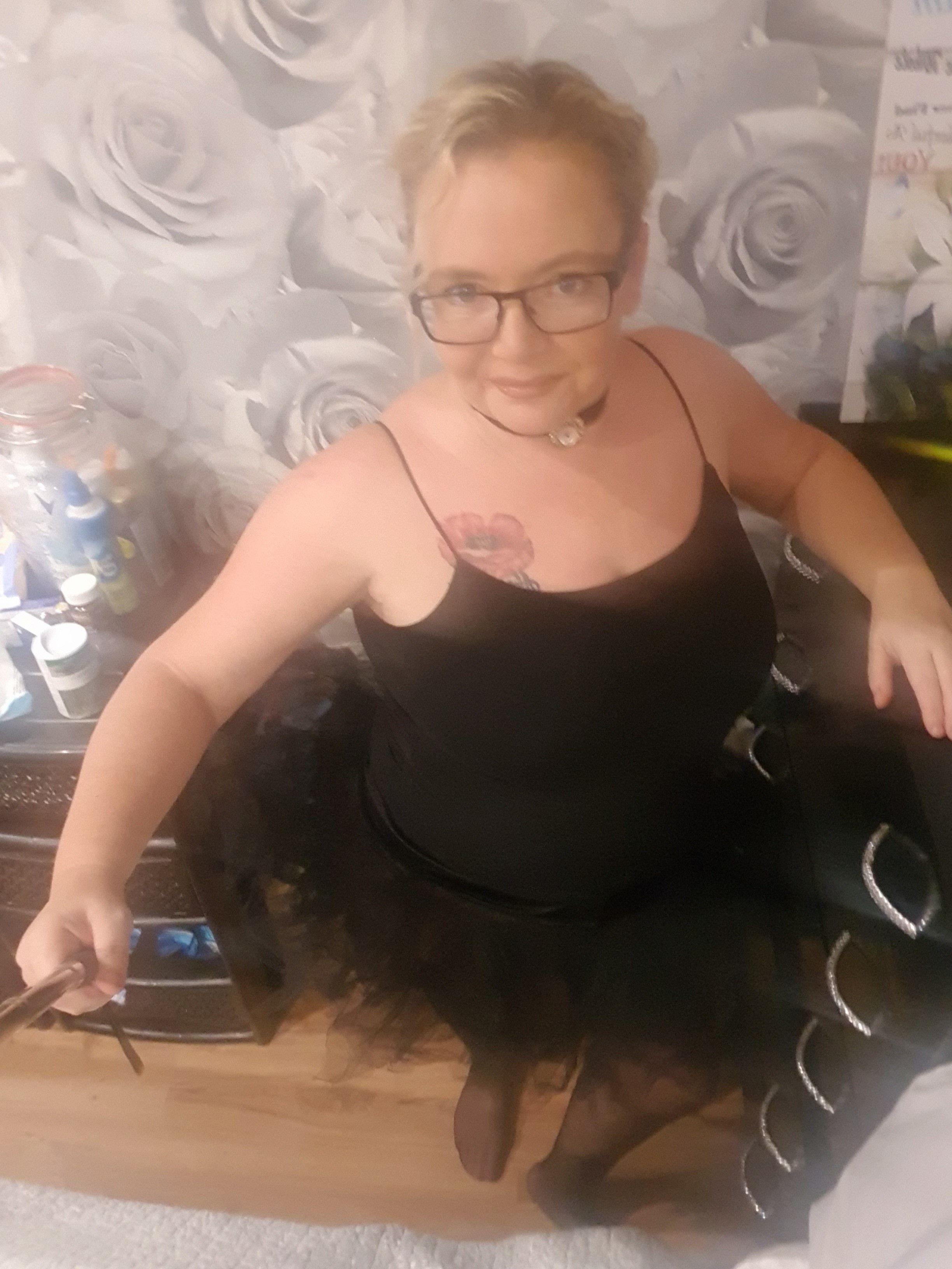 https://cdn.adultwork.com/gallery/G12/8908953.jpg