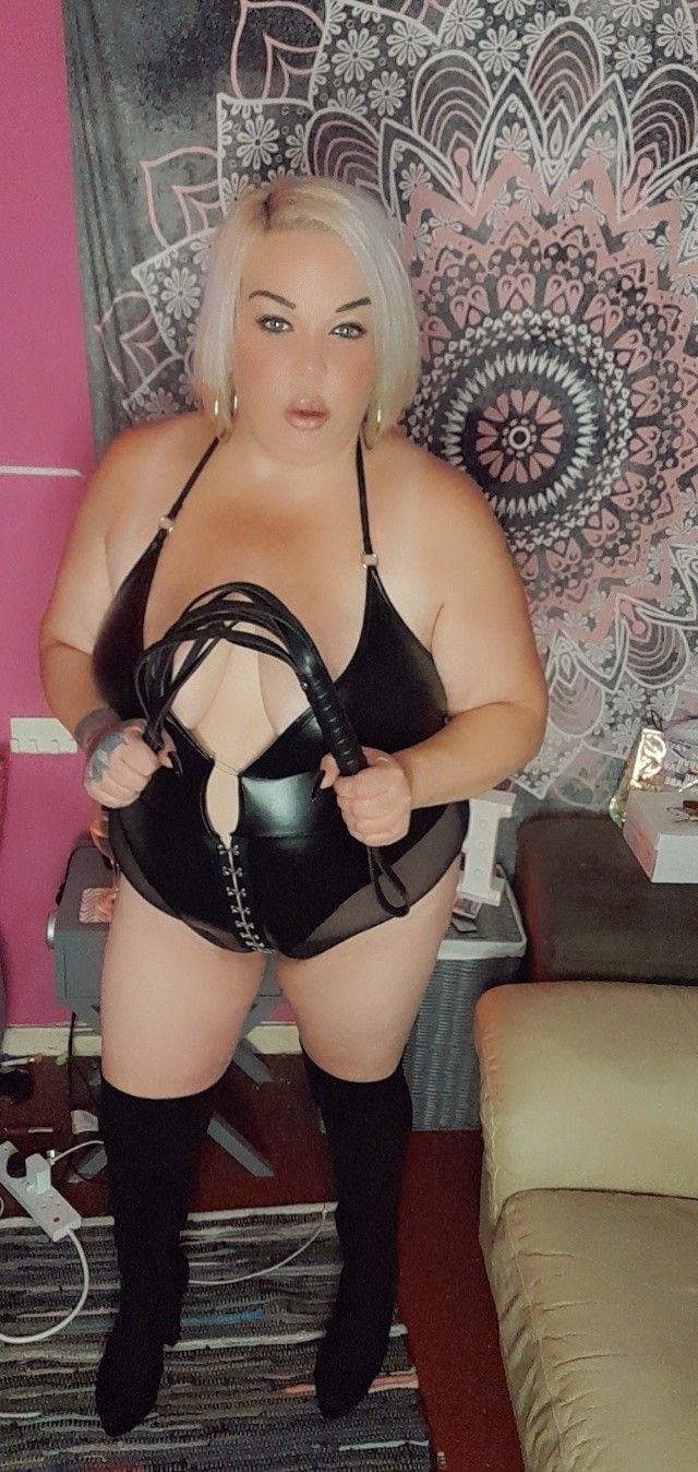 https://cdn.adultwork.com/gallery/G12/8909199.jpg