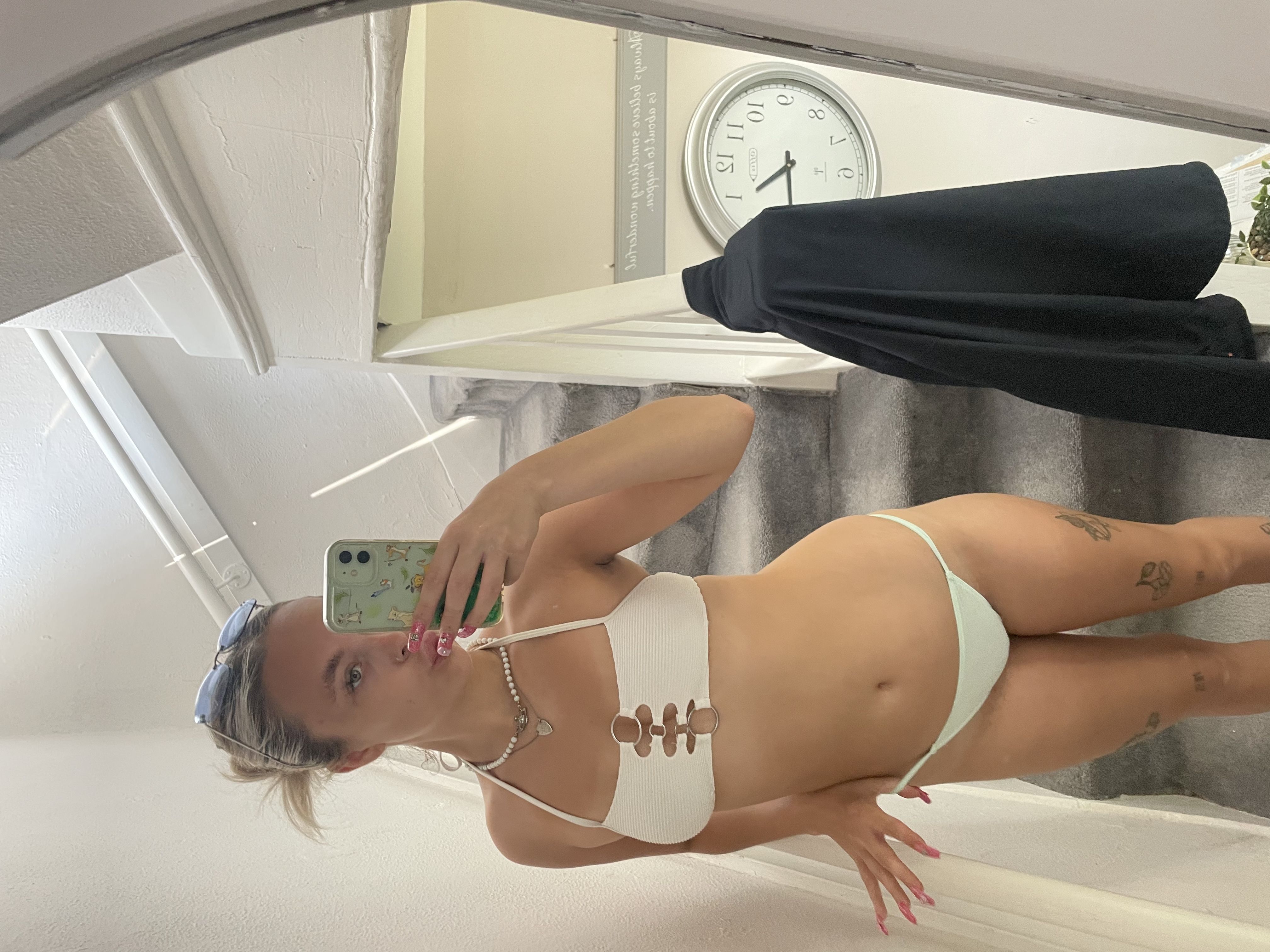 https://cdn.adultwork.com/gallery/G12/8909616.jpg