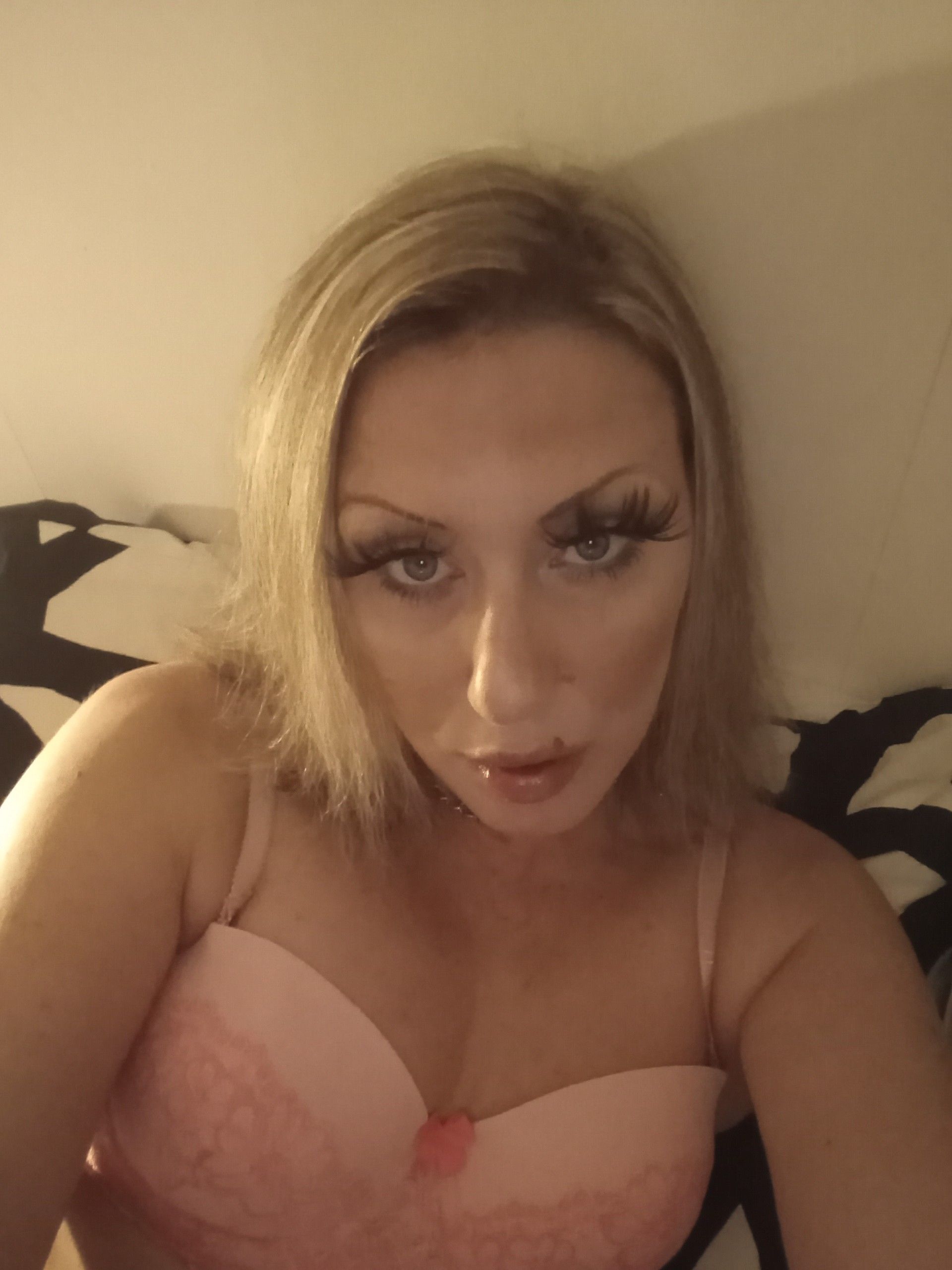 https://cdn.adultwork.com/gallery/G12/8910335.jpg